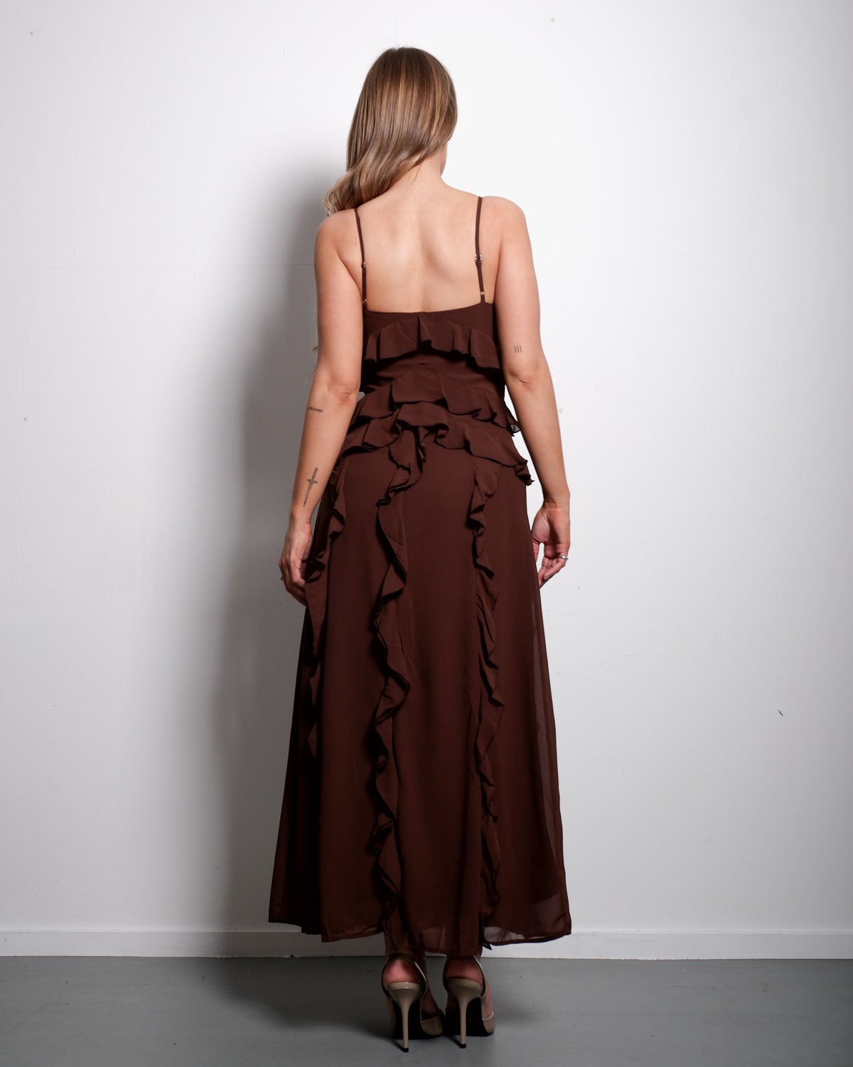 Ruffle Maxi Dress – Layered Detail &amp; Flowy Silhouette Brown – SEISHIKI STUDIO