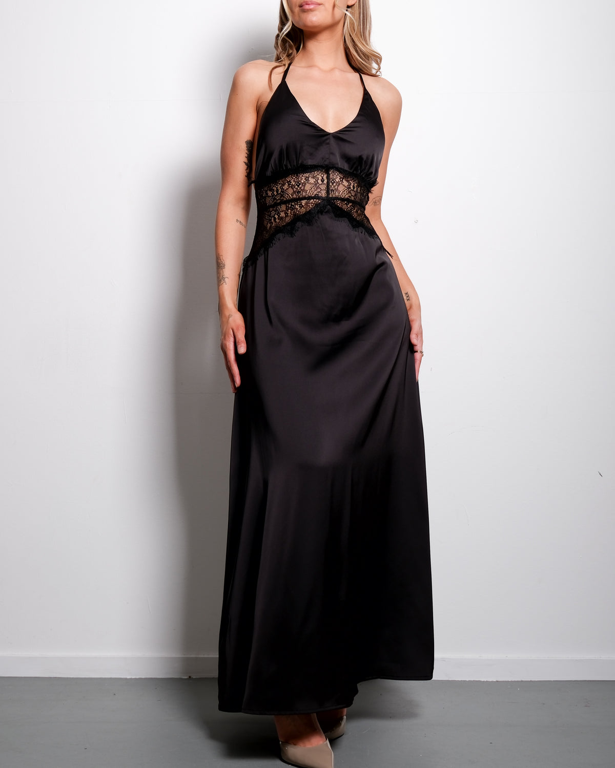 SEISHIKI STUDIO Lace Detail Halter Maxi Dress – Open Back &amp; Satin Look Black