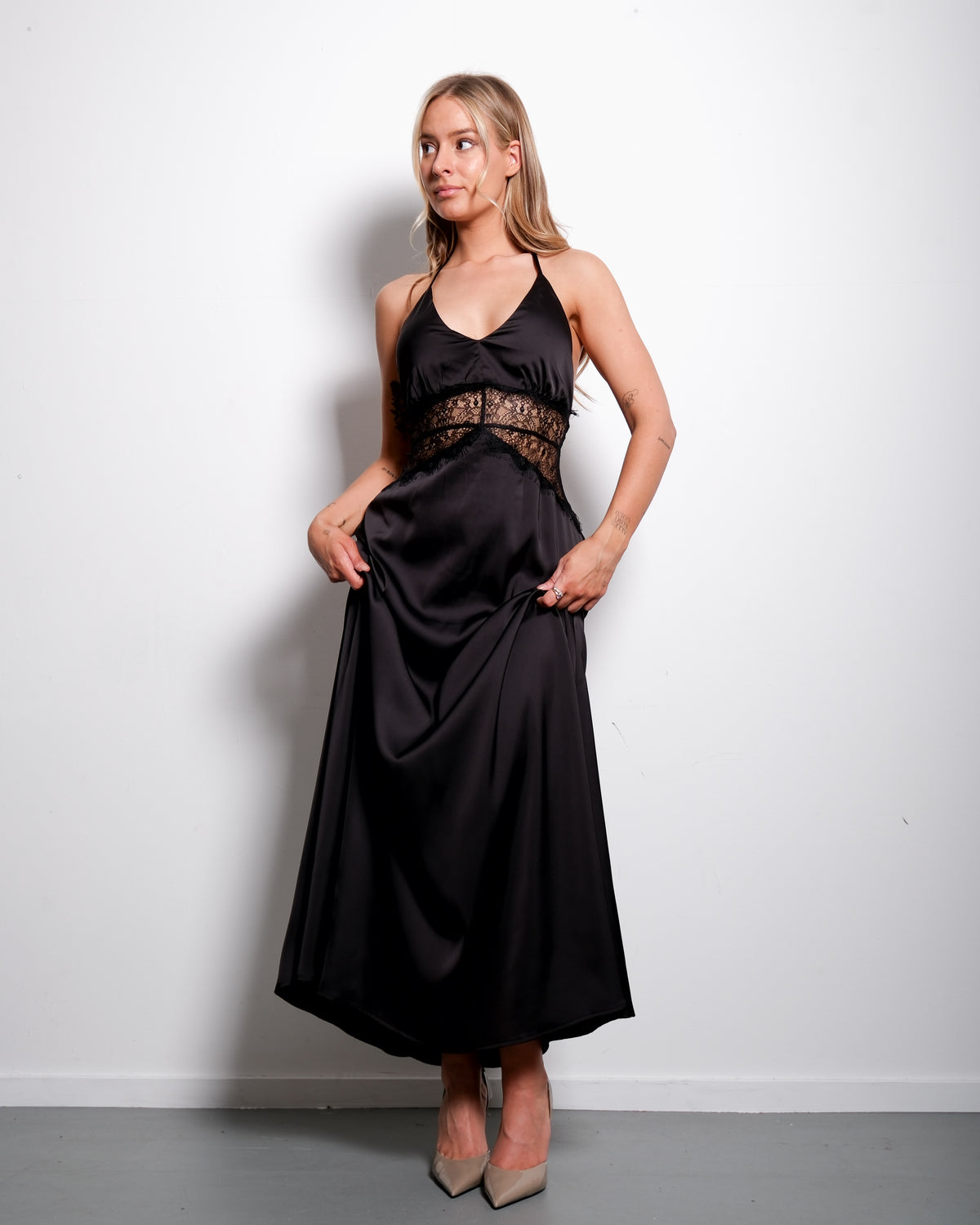 SEISHIKI STUDIO Lace Detail Halter Maxi Dress – Open Back &amp; Satin Look Black