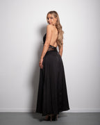 SEISHIKI STUDIO Maxikleid mit Neckholder und Spitzenverzierung – Rückenausschnitt & Satin-Optik, schwarz