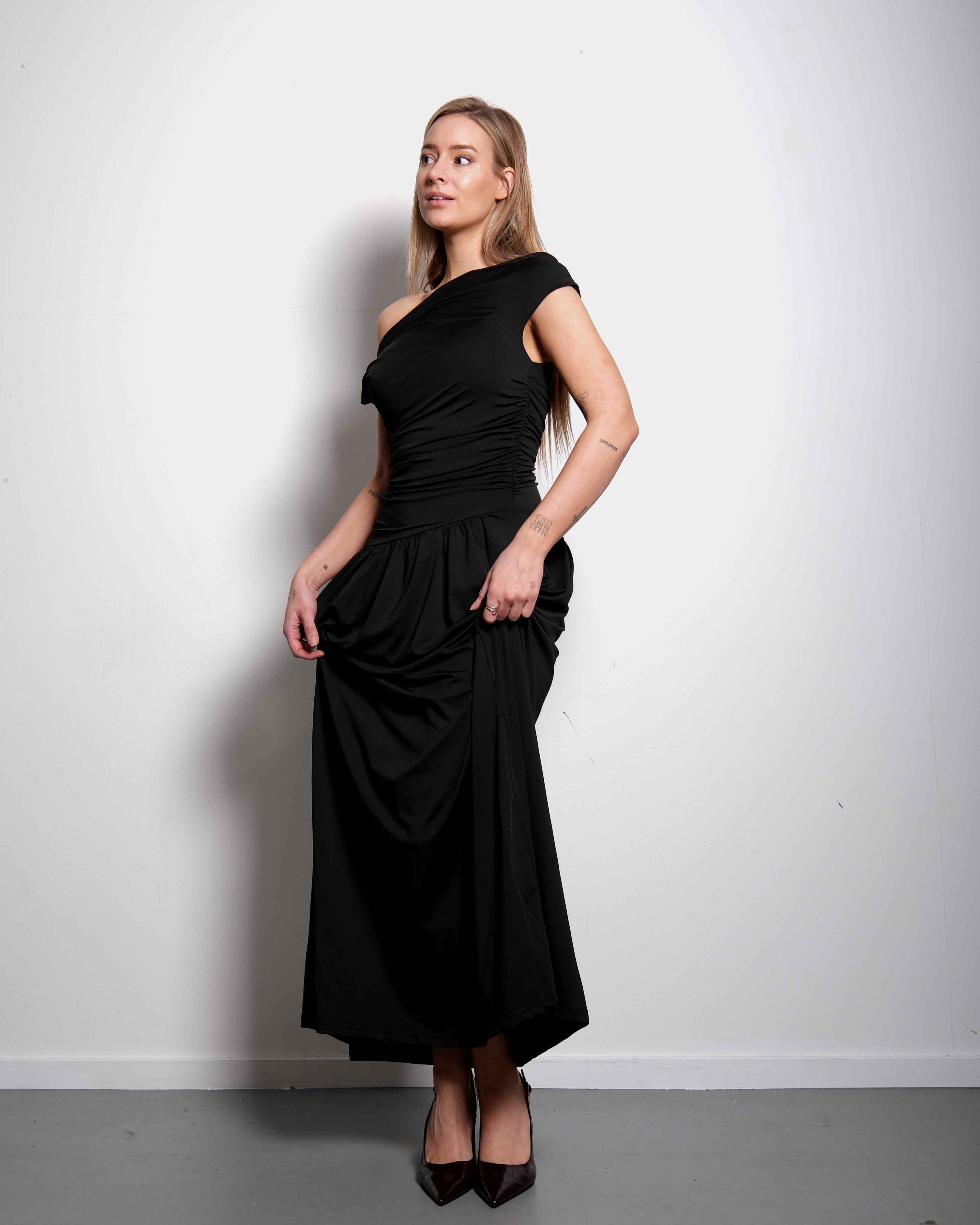 Off-Shoulder Stretch Maxi Dress Black – SEISHIKI STUDIO