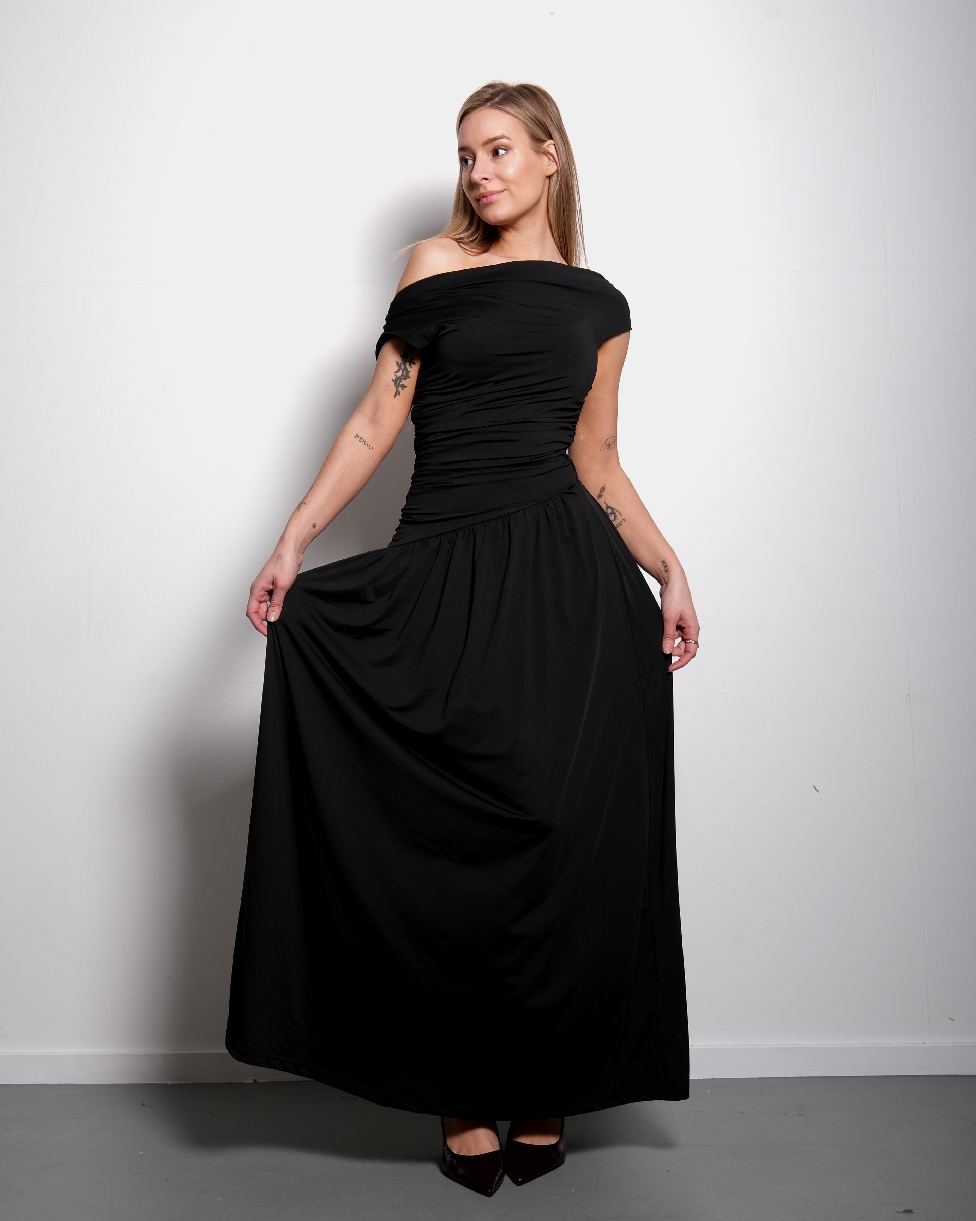 Off-Shoulder Stretch Maxi Dress Black – SEISHIKI STUDIO