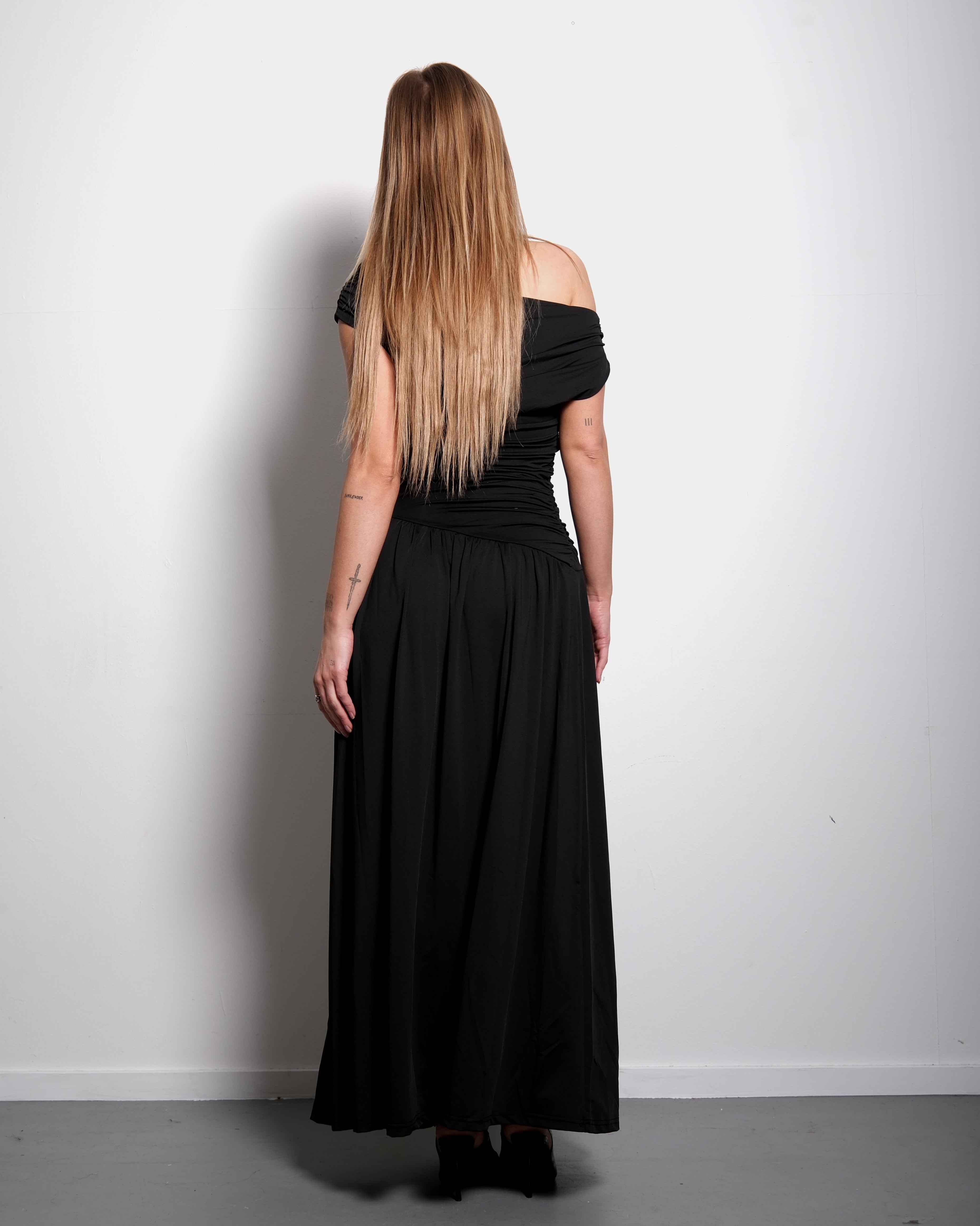 Off-Shoulder Stretch Maxi Dress Black – SEISHIKI STUDIO