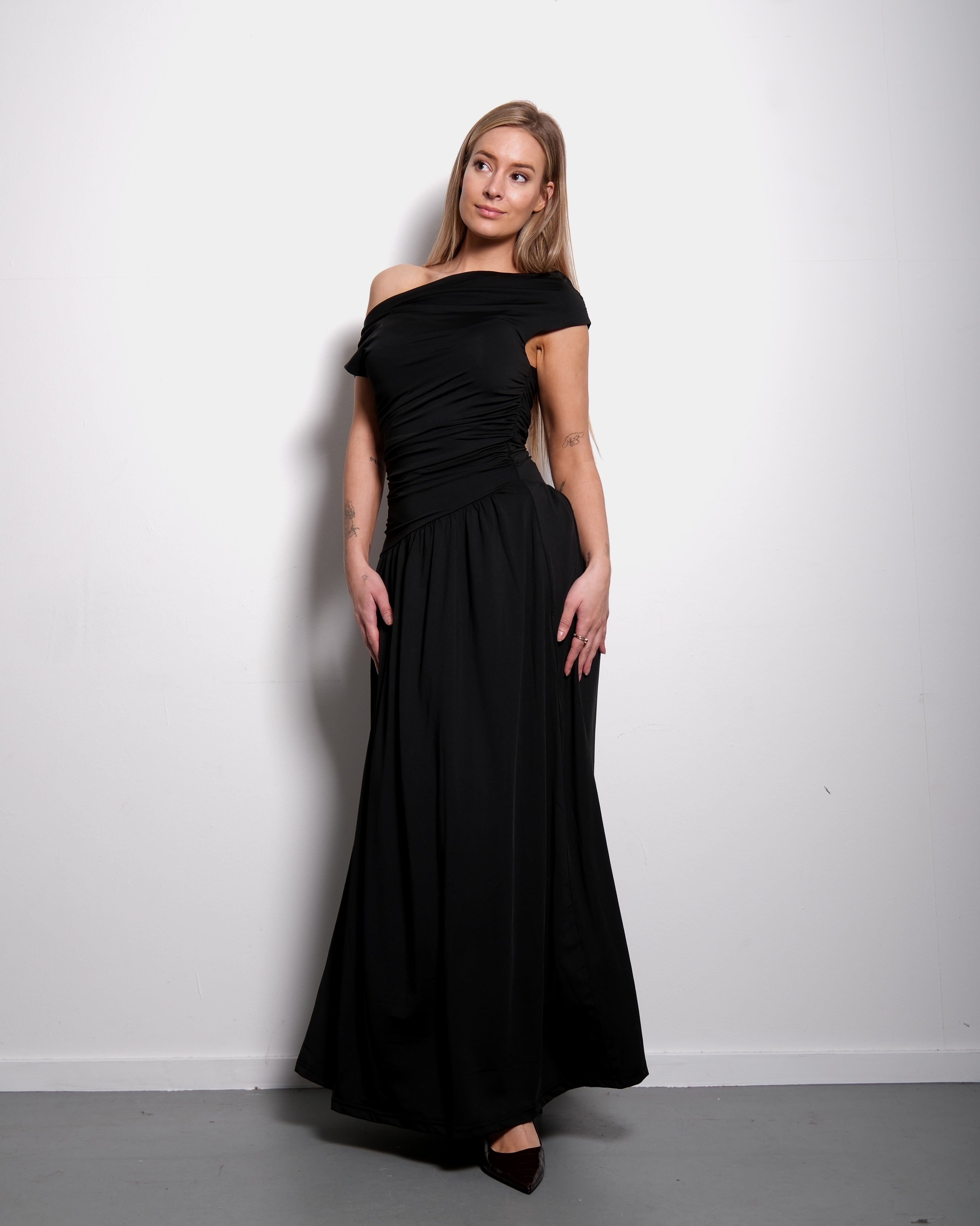 Off-Shoulder Stretch Maxi Dress Black – SEISHIKI STUDIO