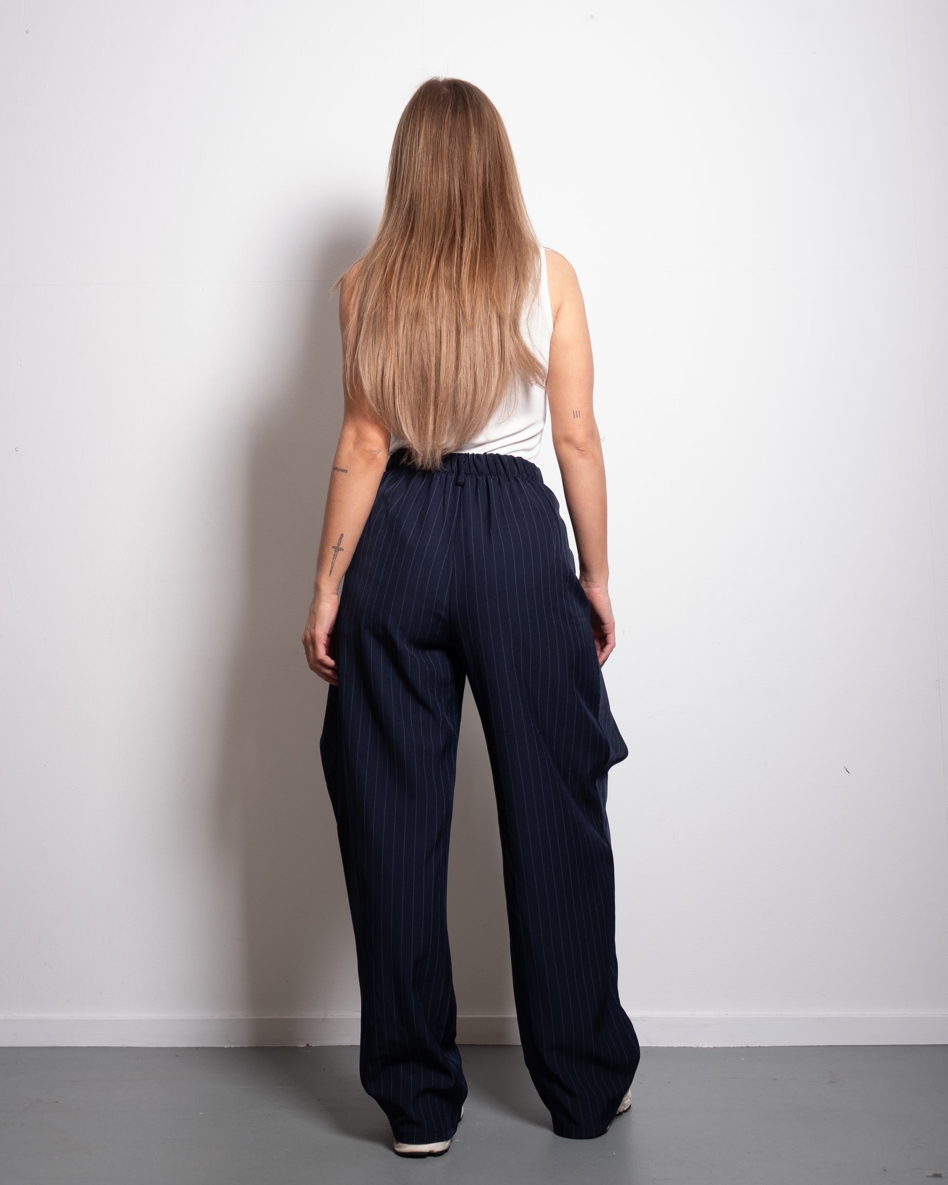 SEISHIKI STUDIO stretchy back pleated front button striped pants dark blue