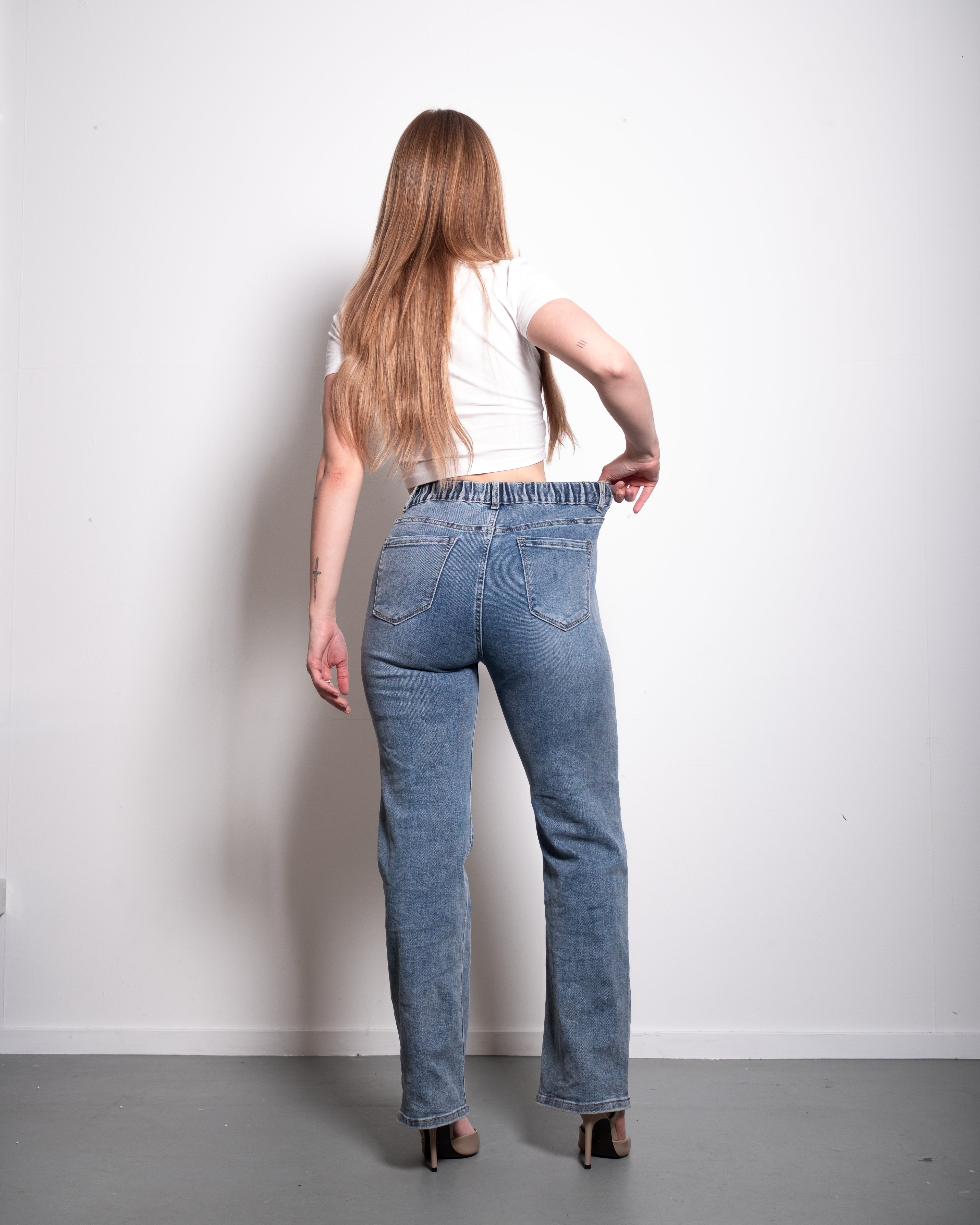 SUPER STRETCHY HIKARI Stretchy Back Straight Leg Jeans | SEISHIKI STUDIO