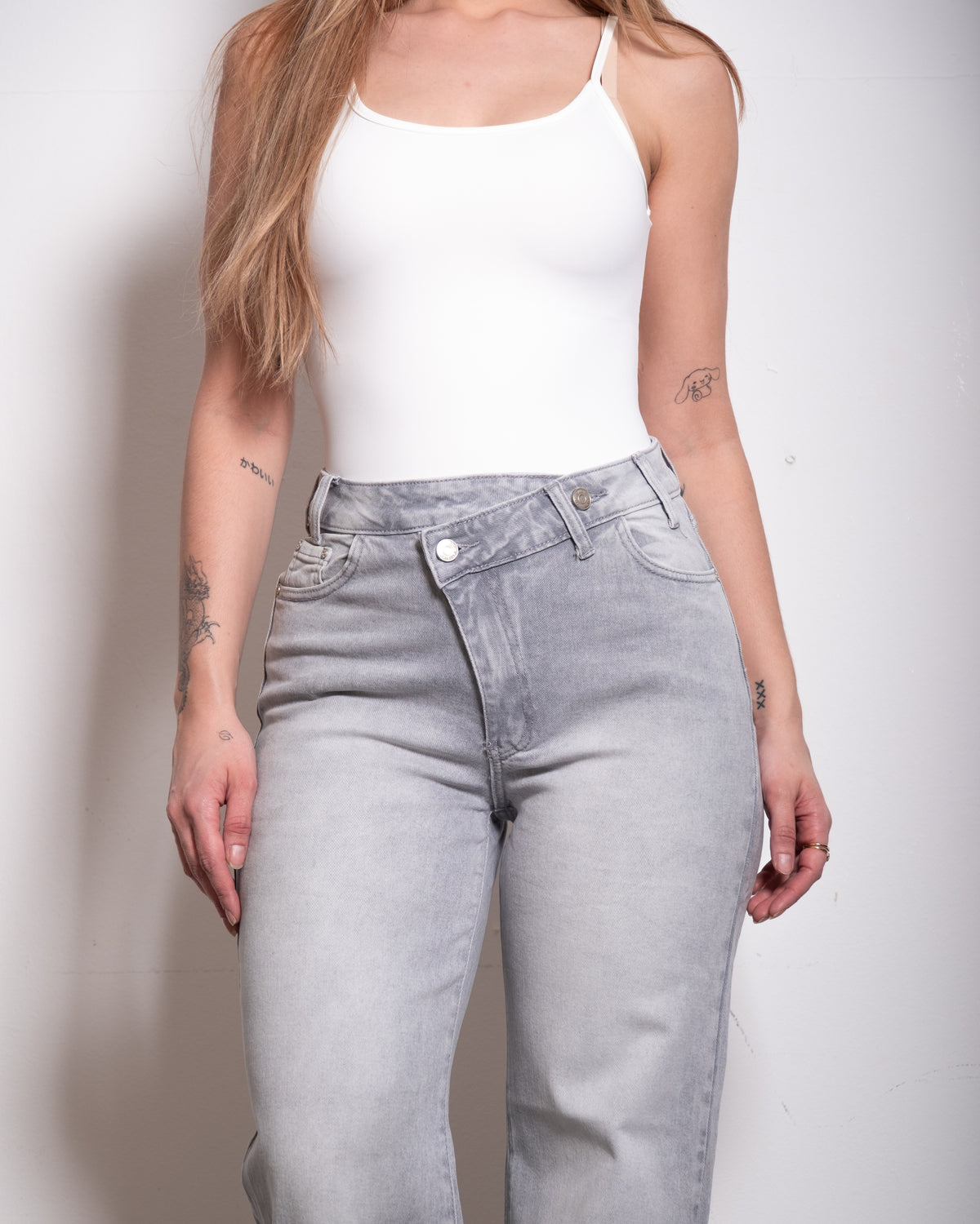 INSEAM 76CM - STRETCHY GREY WIDE LEG JEANS WITH SLANTED BUTTON | SEISHIKI STUDIO
