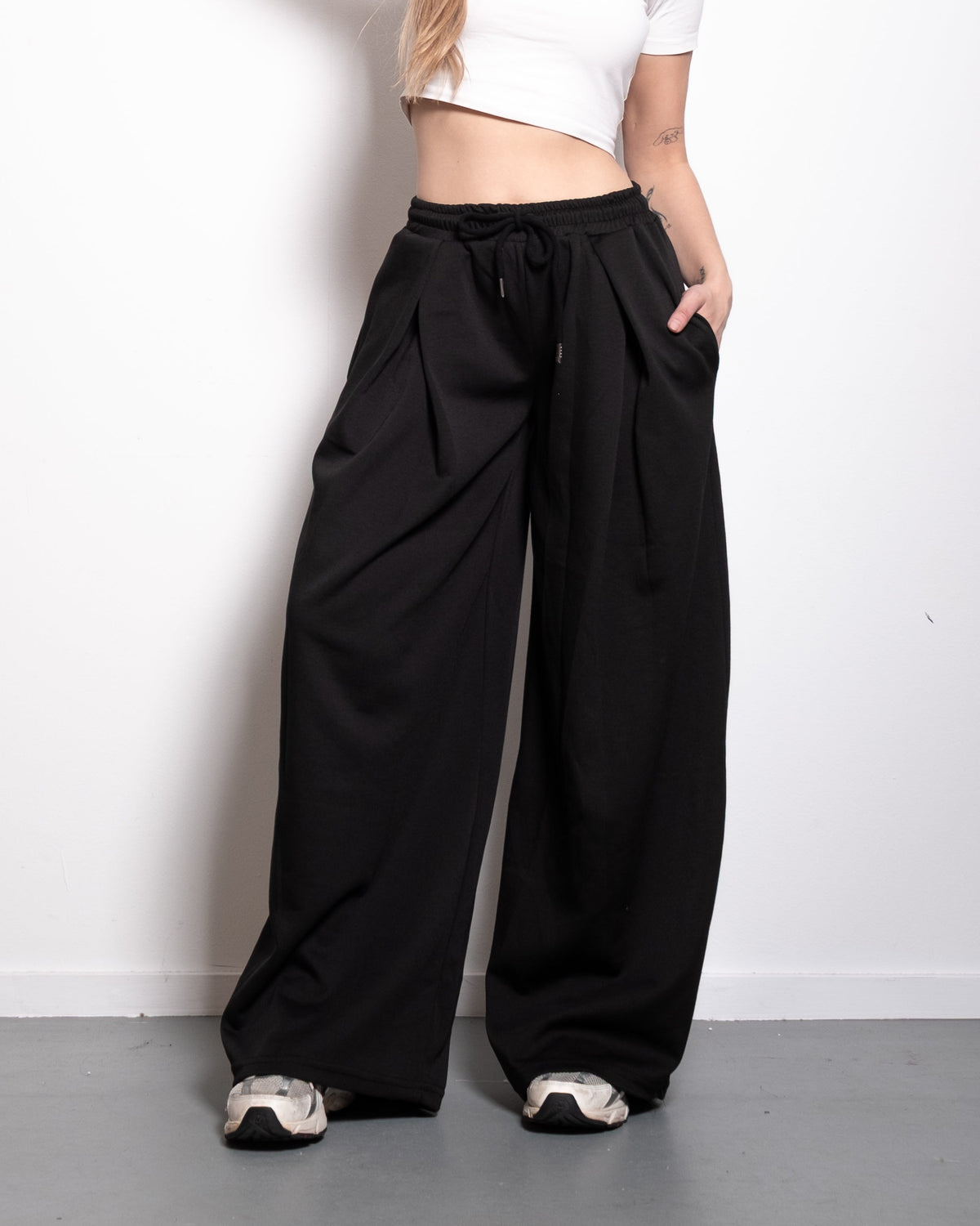 Ultra Stretch Relaxed Barrel Sweatpants Black – SEISHIKI STUDIO