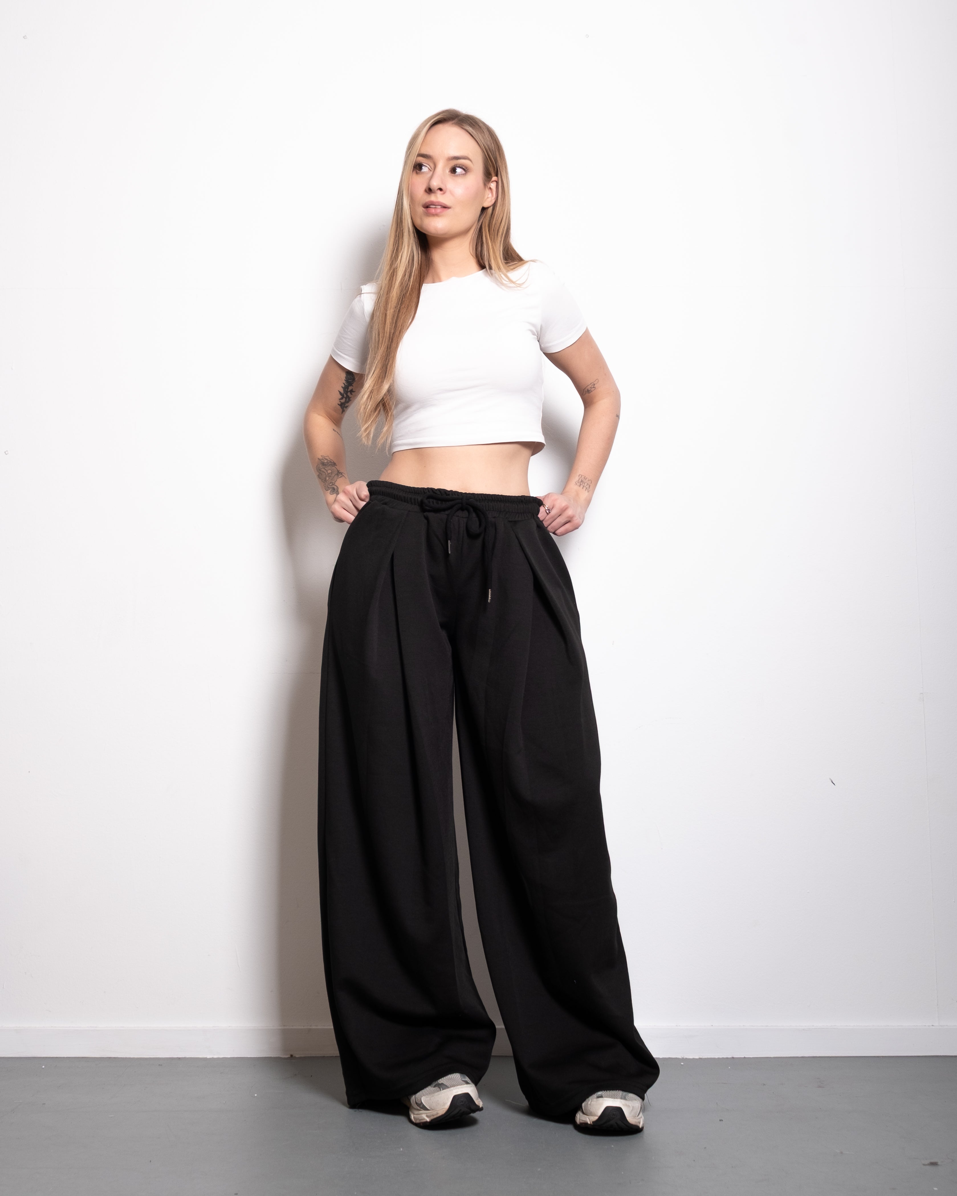 SEISHIKI STUDIO Relaxed Barrel Sweatpants BLACK