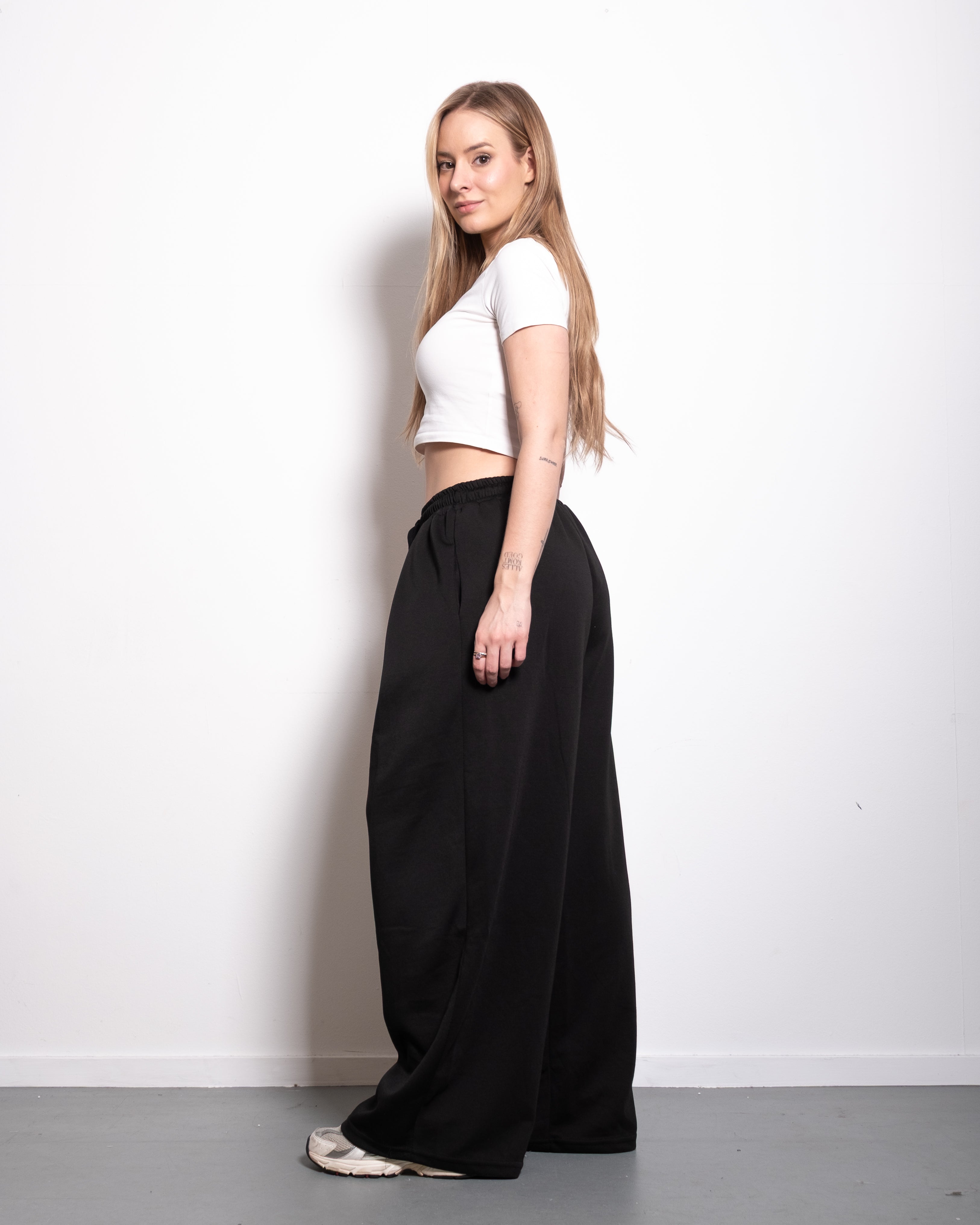 SEISHIKI STUDIO Relaxed Barrel Sweatpants BLACK