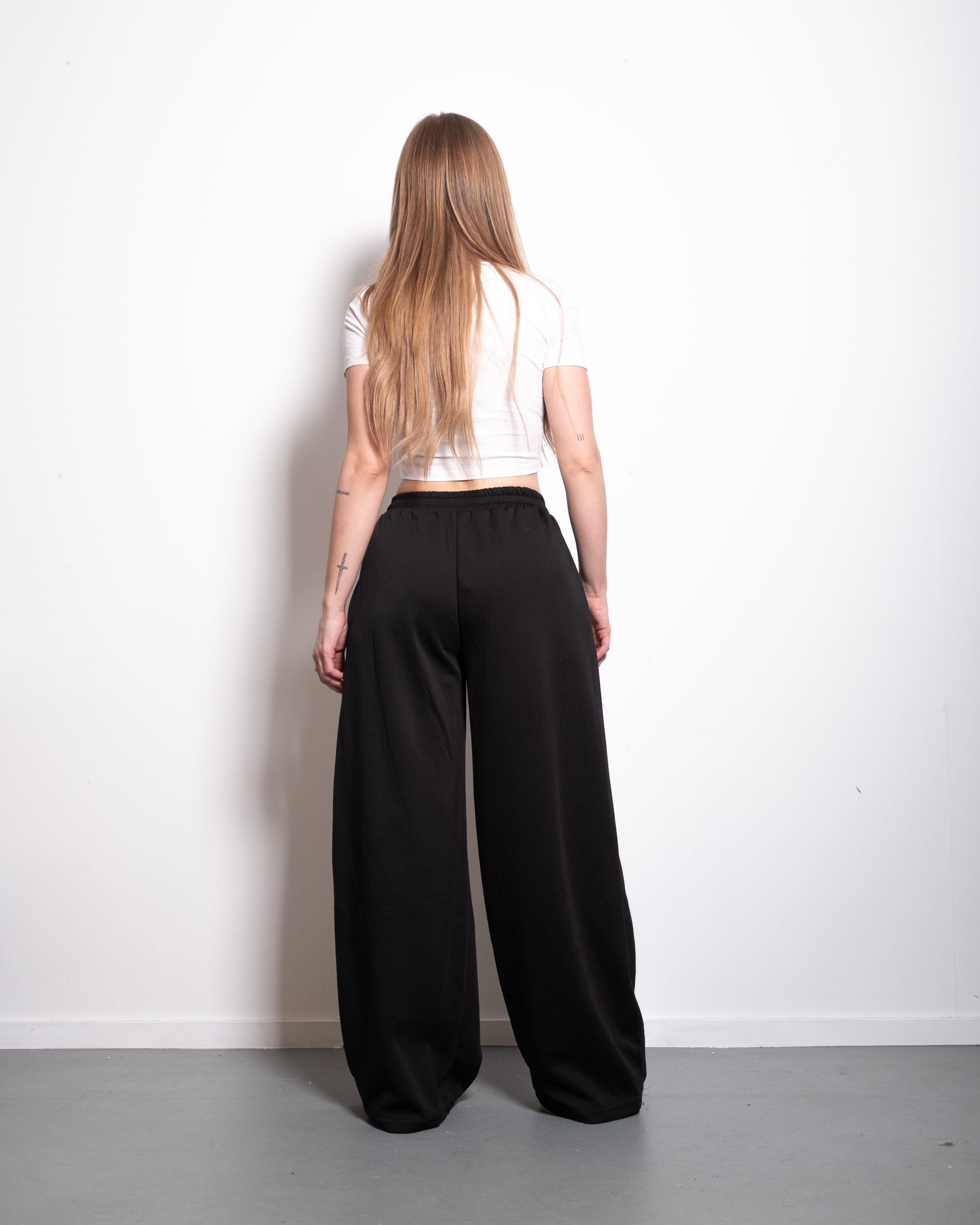 SEISHIKI STUDIO Relaxed Barrel Sweatpants BLACK