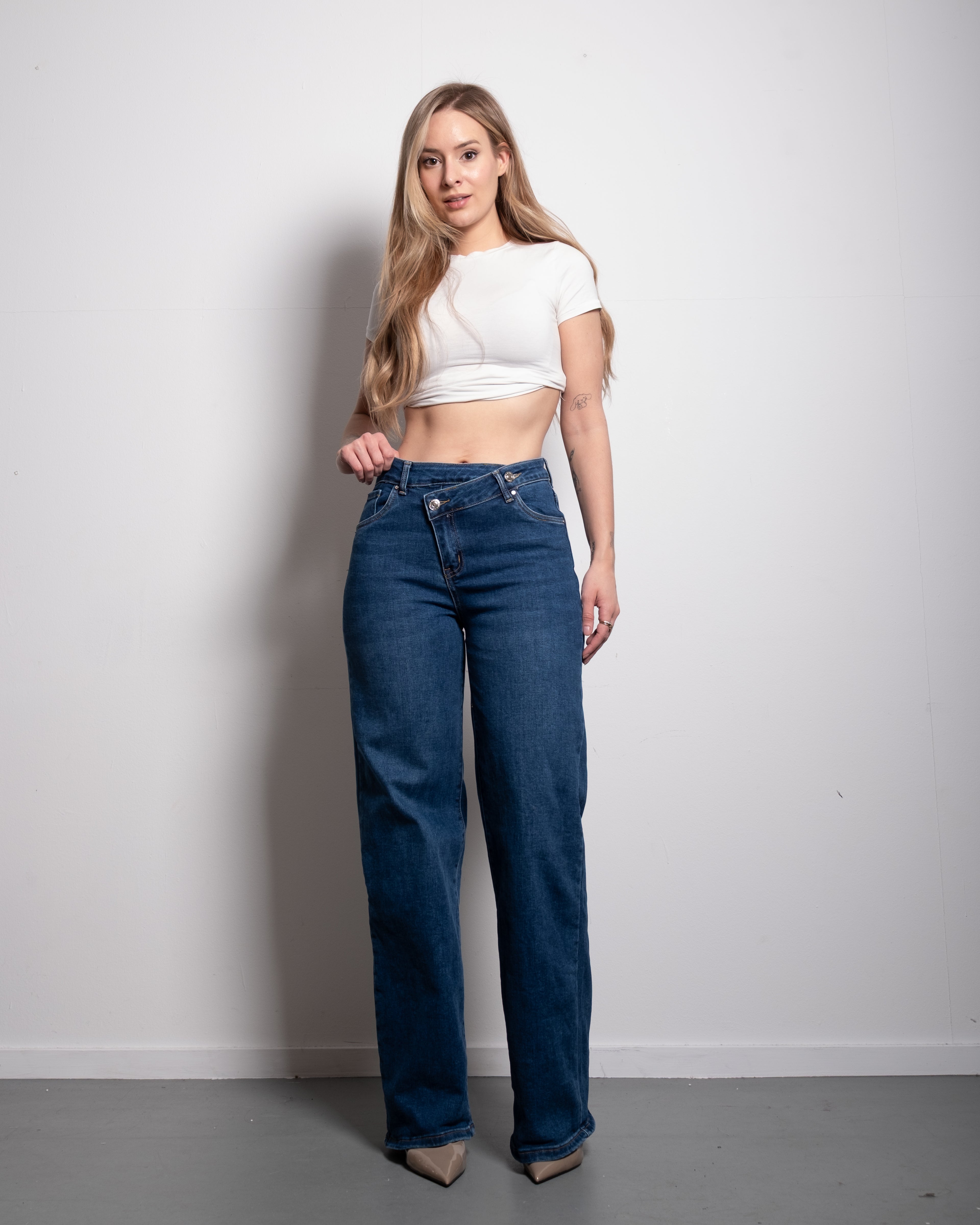 DARK BLUE WIDE LEG JEANS WITH SLANTED BUTTON - INSEAM 81CM