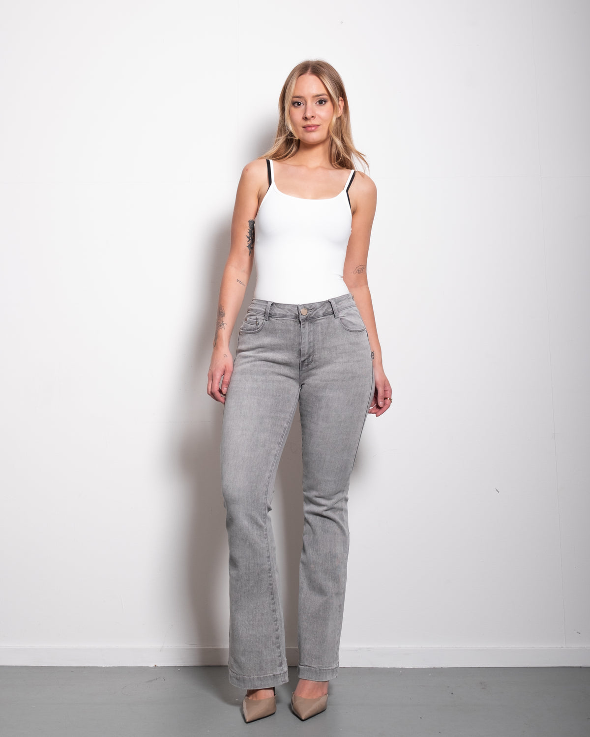 INSEAM 80CM - STRETCHY LIGHT GREY PUSHUP FLARE JEANS  | SEISHIKI STUDIO