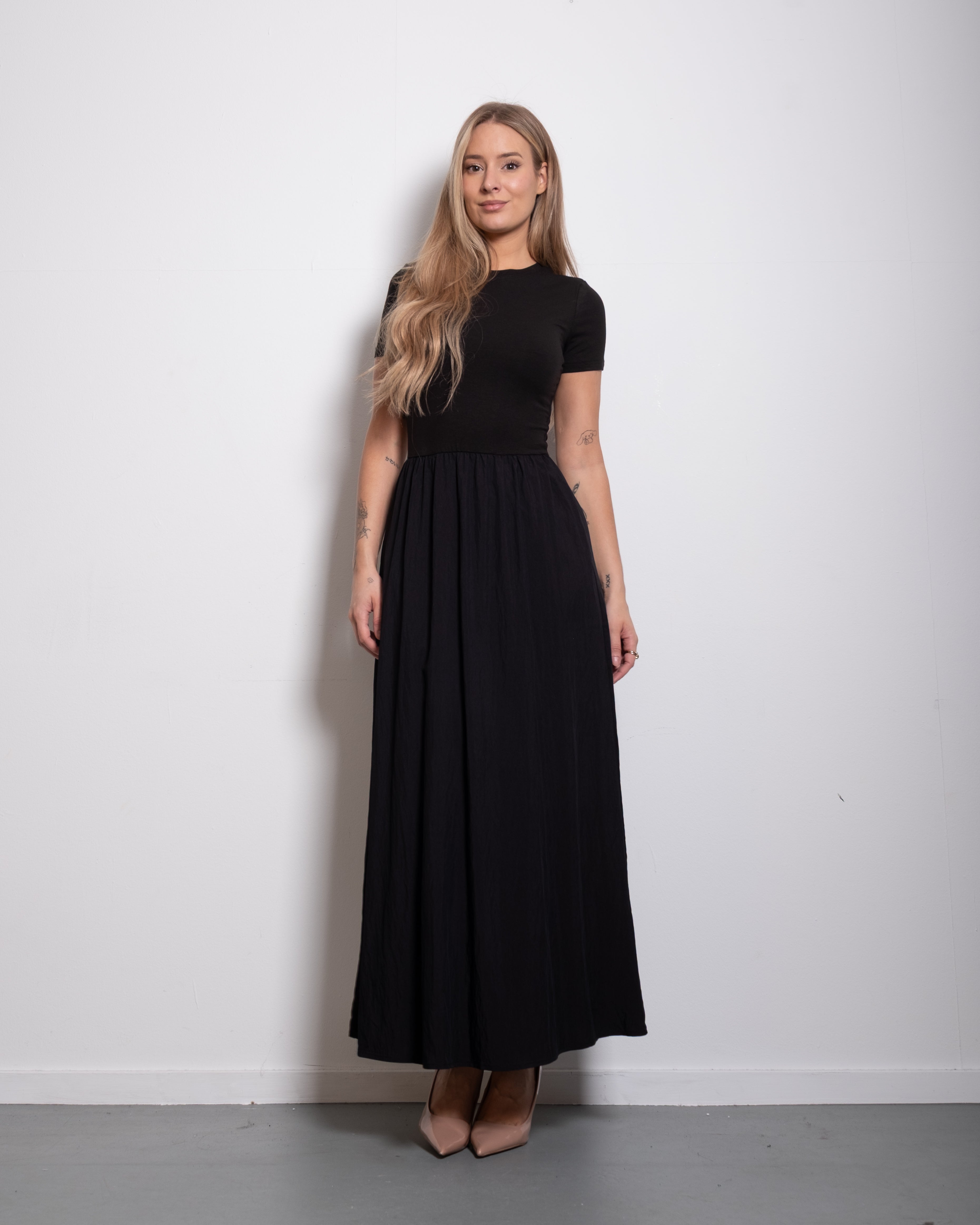 ultra stretchy shortsleeve basic dress black