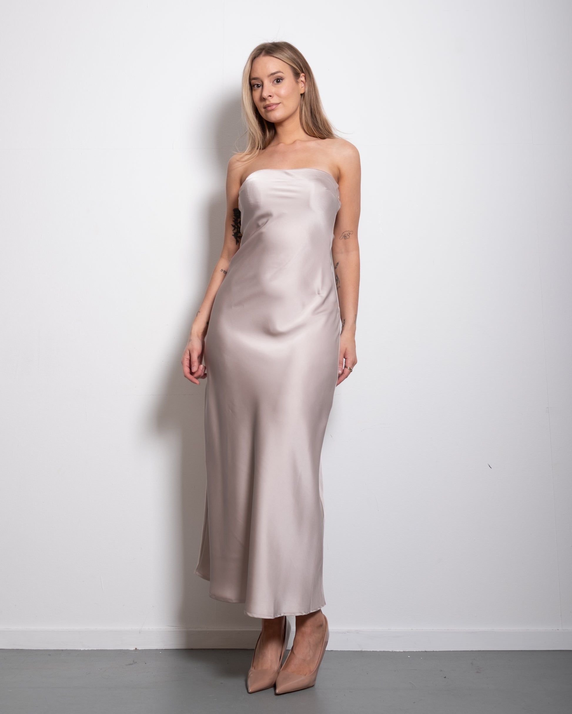 strapless silky dress beige | SEISHIKI STUDIO