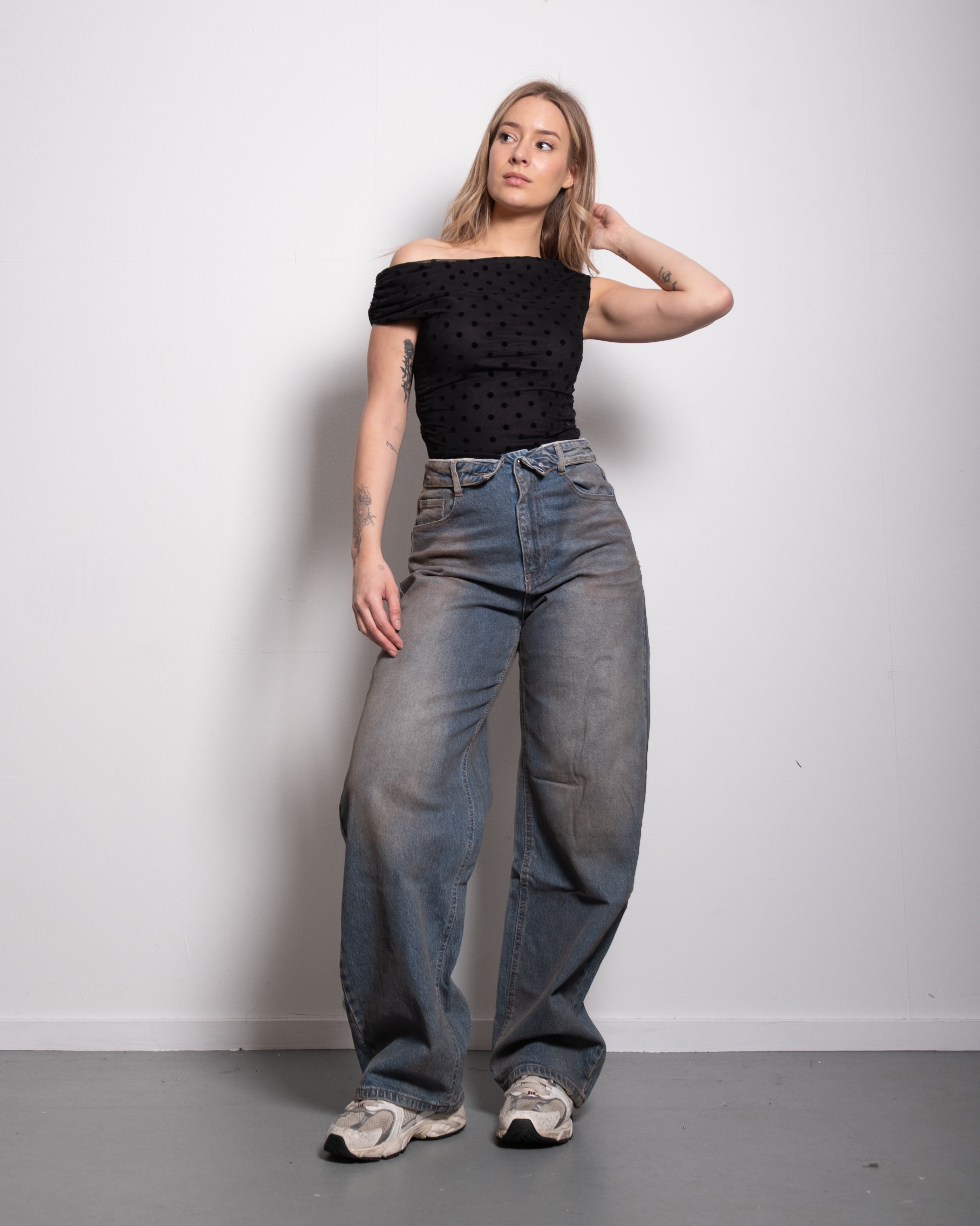 polkadot off shoulder top black