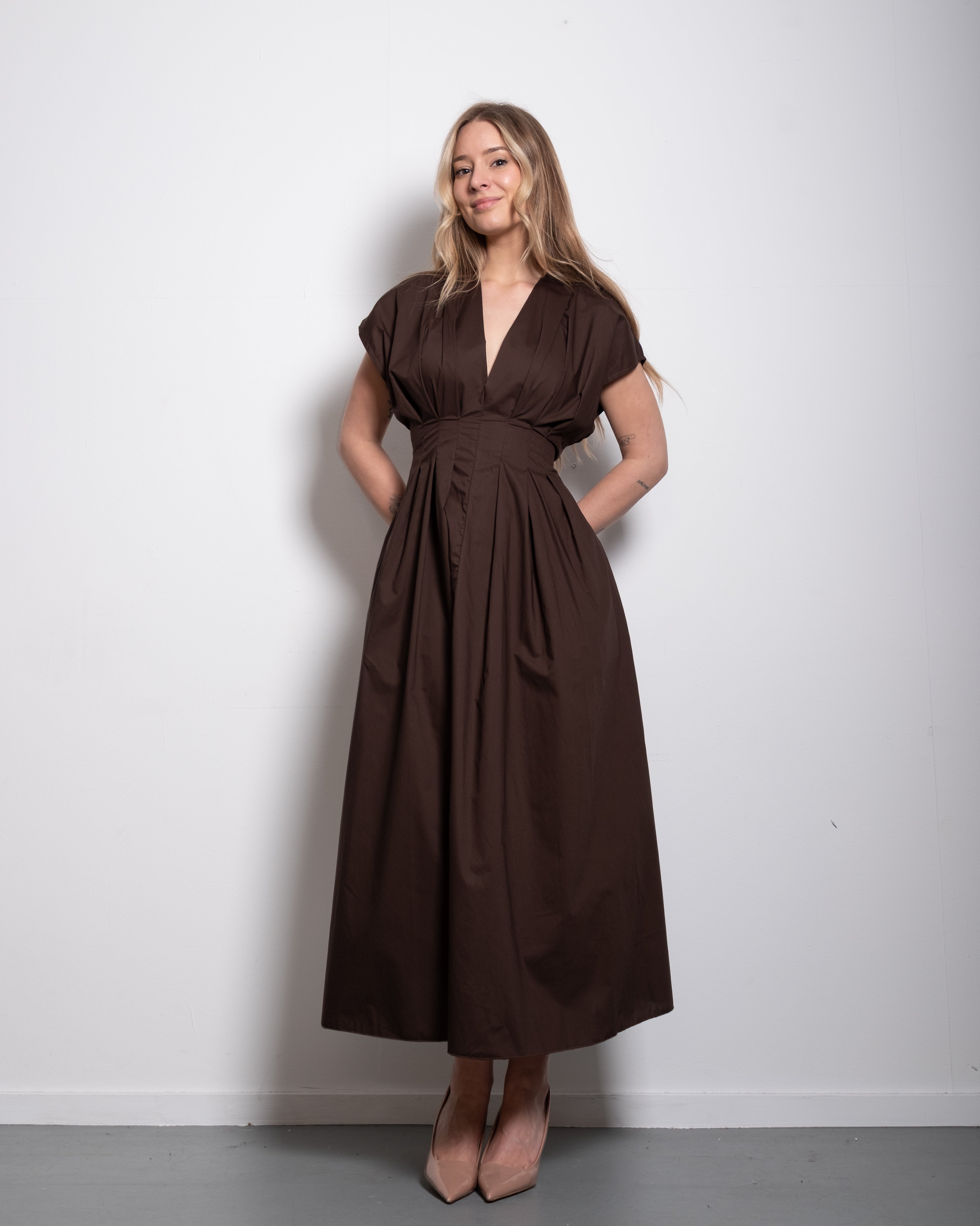 PRE-ORDER 2-3 WEEKS shape enhancing pleated shortsleeve front tie dress brown