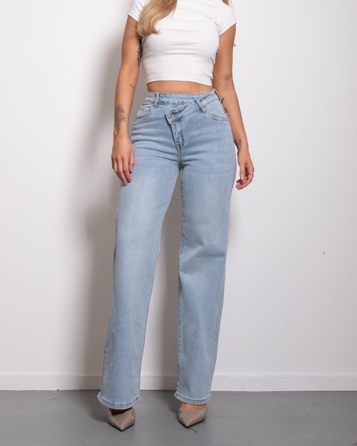 STRETCHY LIGHT BLUE WIDE LEG JEANS WITH SLANTED BUTTON - INSEAM 81CM | SEISHIKI STUDIO