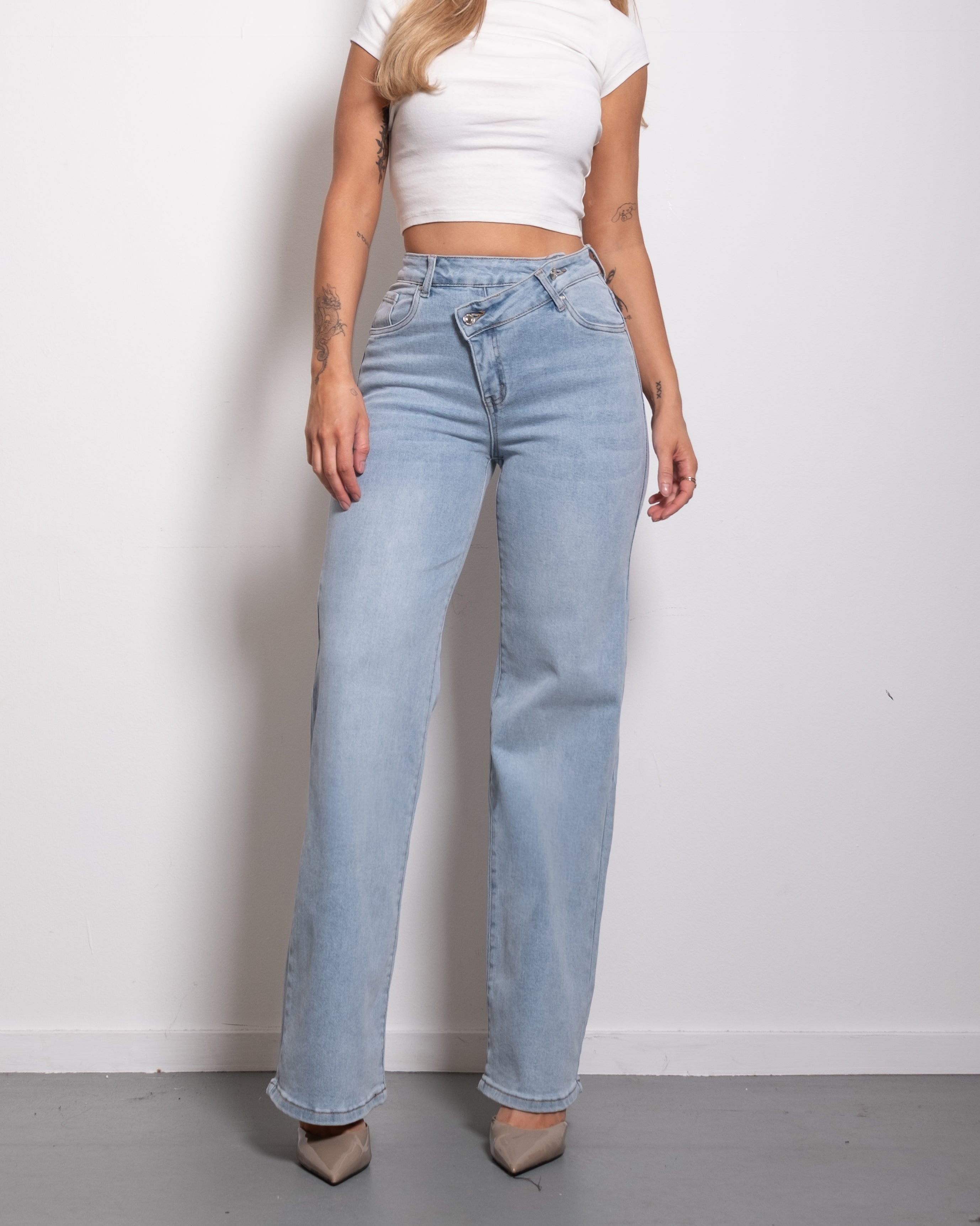 LIGHT BLUE WIDE LEG JEANS WITH SLANTED BUTTON - INSEAM 81CM