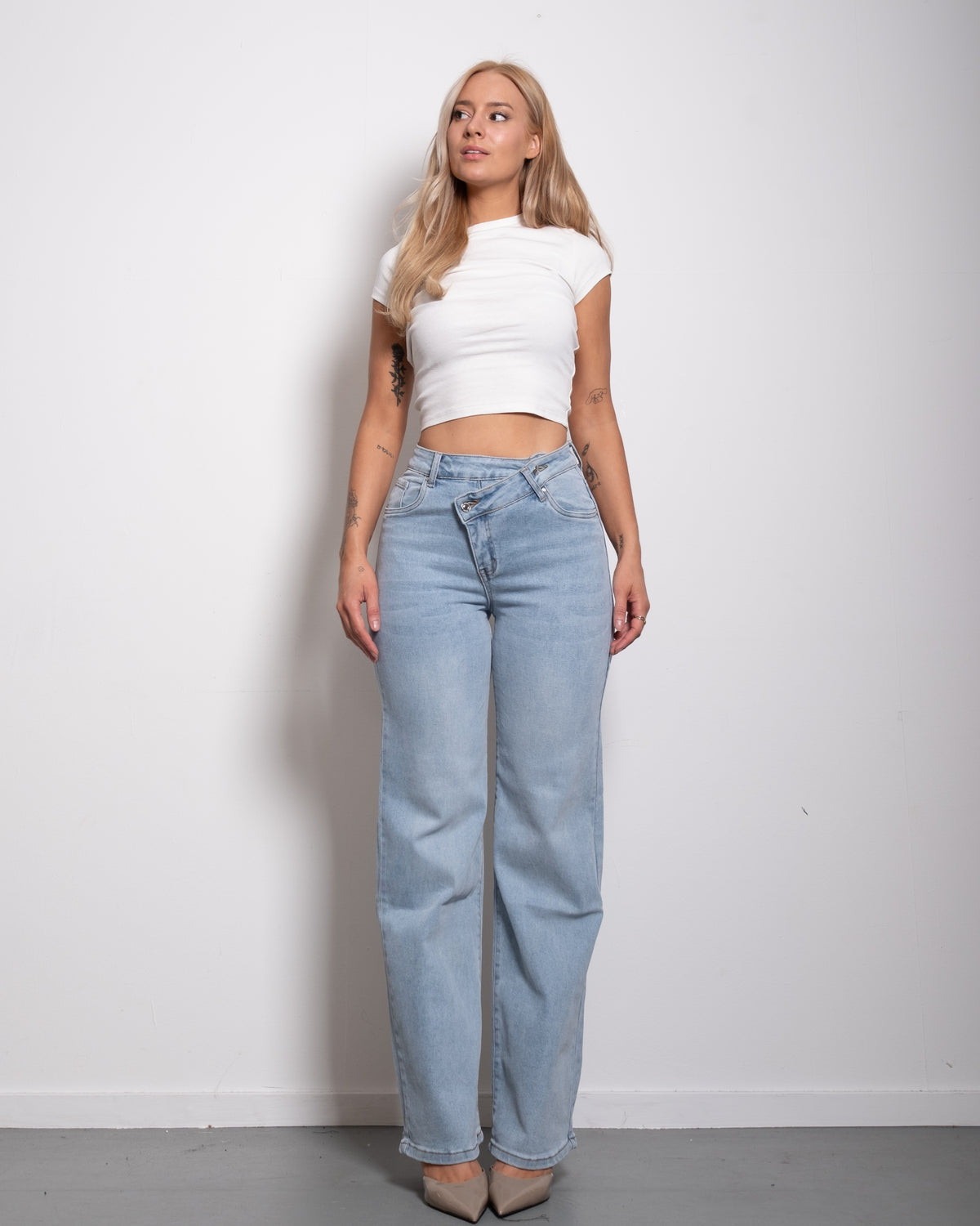 STRETCHY LIGHT BLUE WIDE LEG JEANS WITH SLANTED BUTTON - INSEAM 81CM | SEISHIKI STUDIO