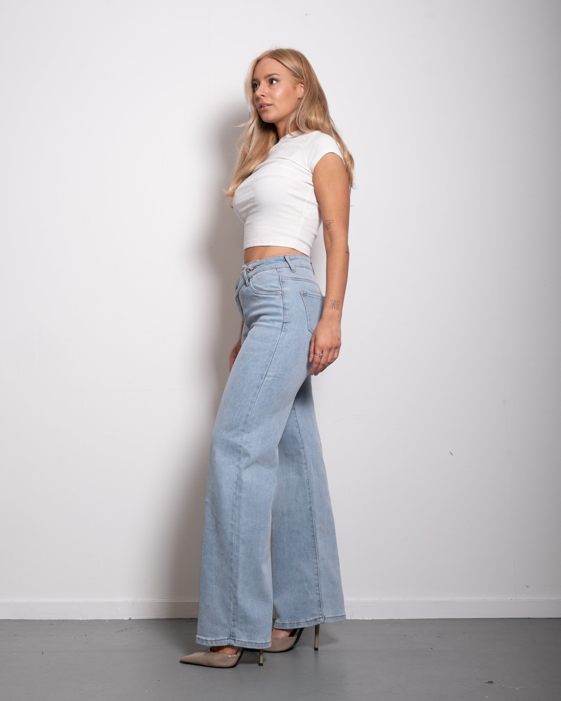STRETCHY LIGHT BLUE WIDE LEG JEANS WITH SLANTED BUTTON - INSEAM 81CM | SEISHIKI STUDIO