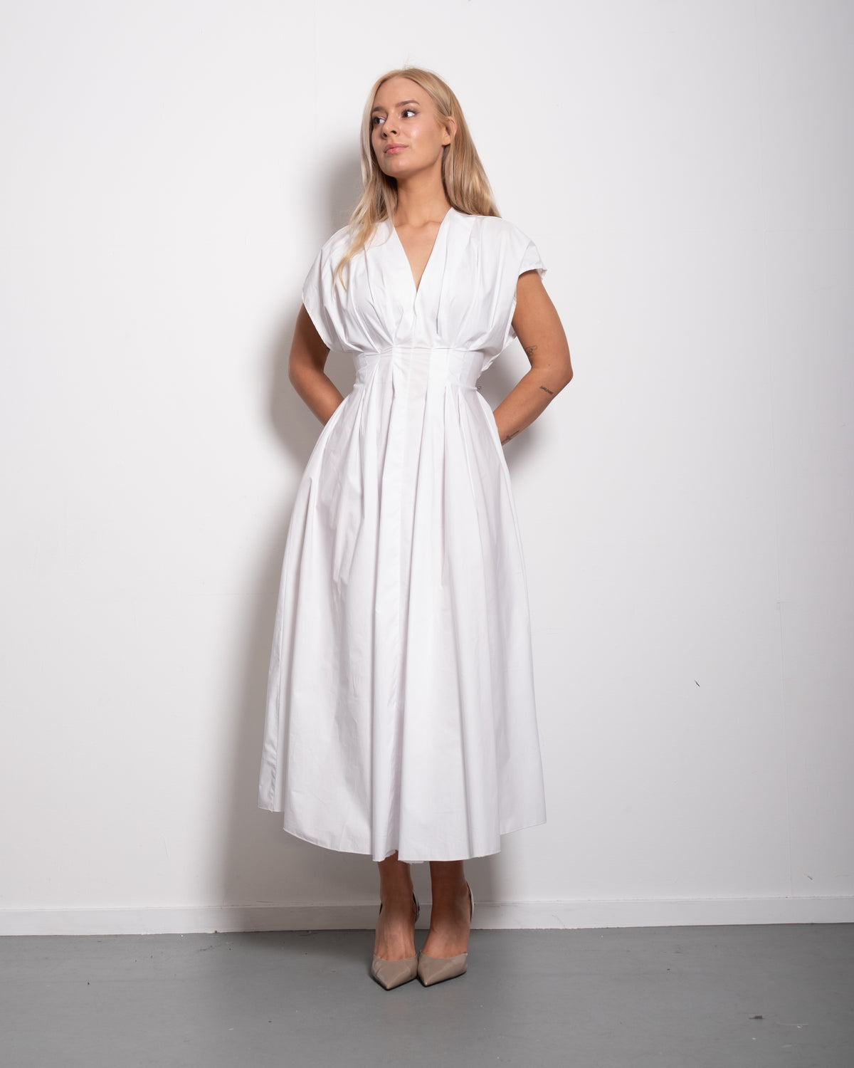 Shape enhancing cotton pleated shortsleeve front tie dress white | SEISHIKI STUDIO