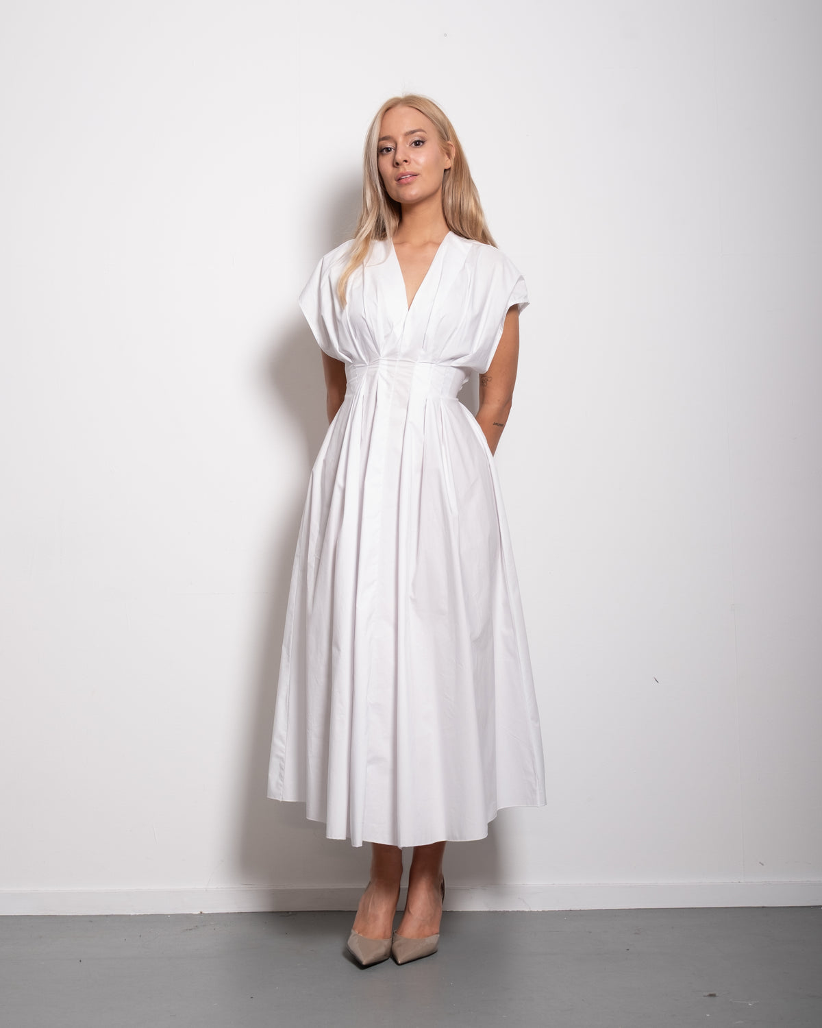 Shape enhancing cotton pleated shortsleeve front tie dress white | SEISHIKI STUDIO