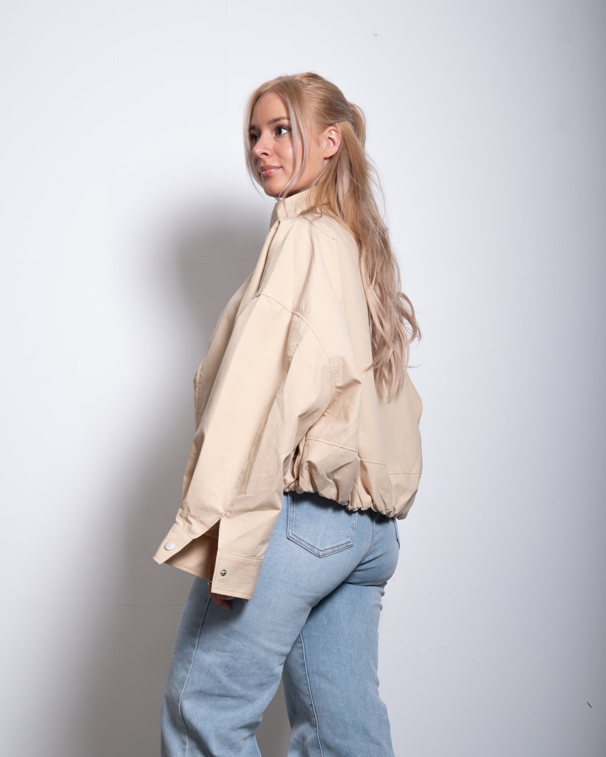 SEISHIKI STUDIO cropped high neck oversized windbreaker jacket beige