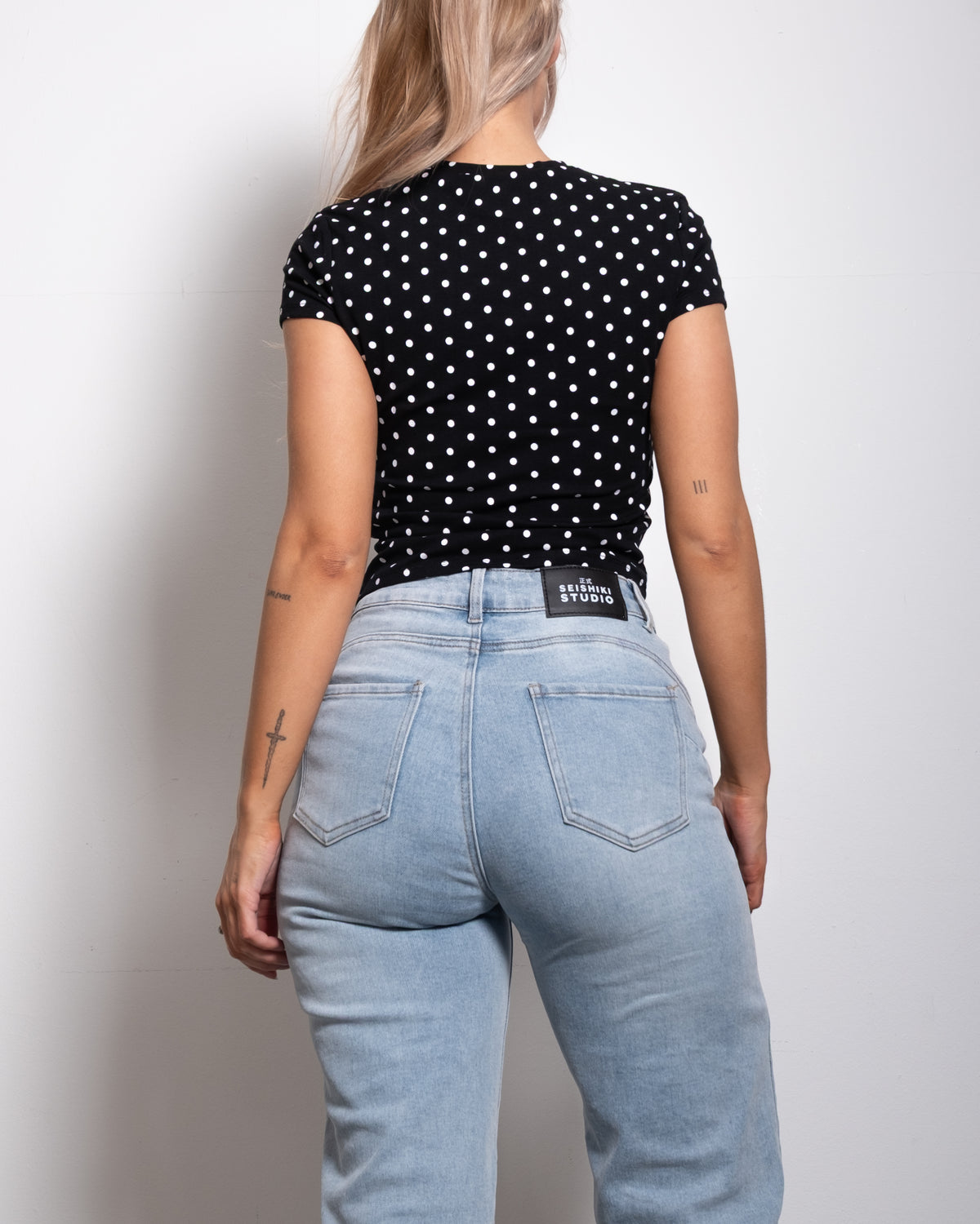 SEISHIKI STUDIO polkadot stretchy shortsleeve top black