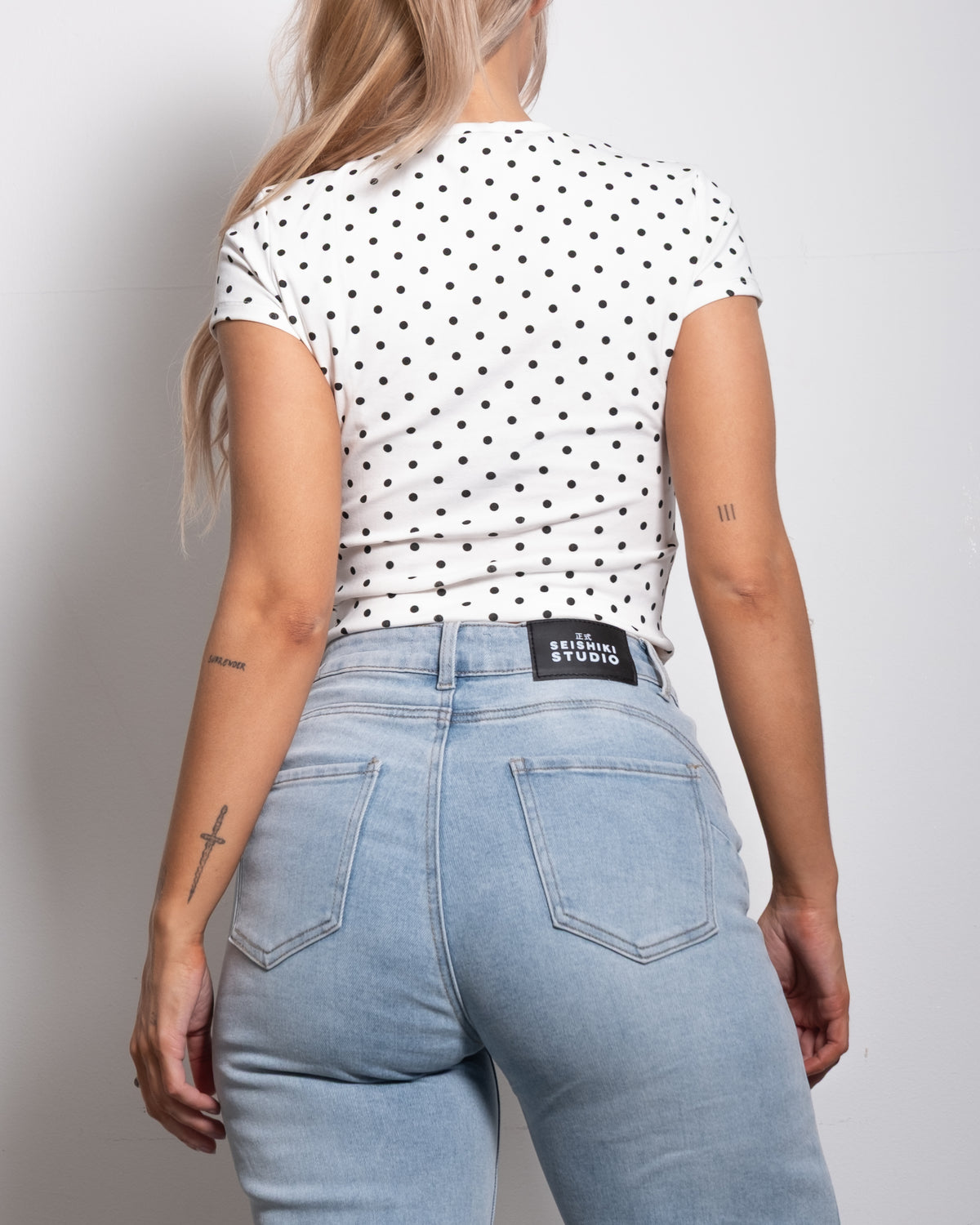 SEISHIKI STUDIO polkadot stretchy shortsleeve top white