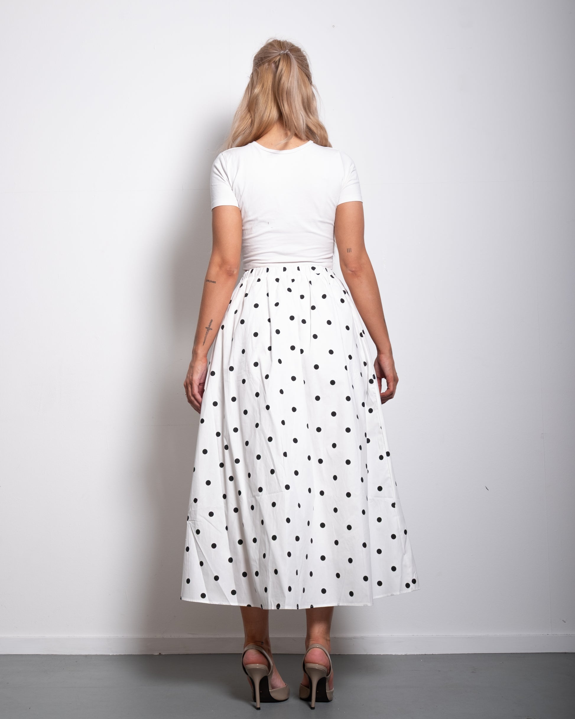 SEISHIKI STUDIO maxi length white polkadot skirt with stretch