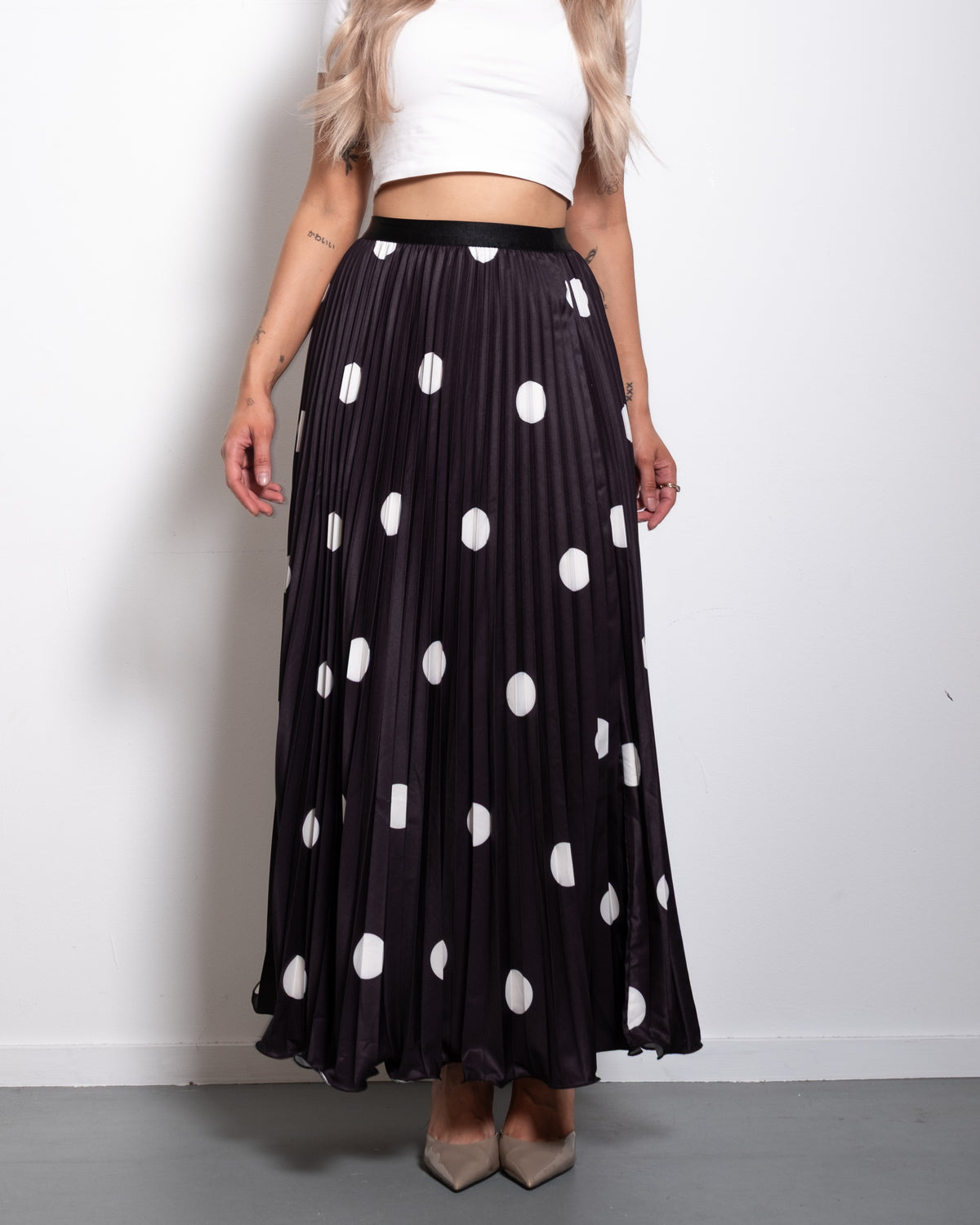 SEISHIKI STUDIO super stretchy flowy polkadot skirt black