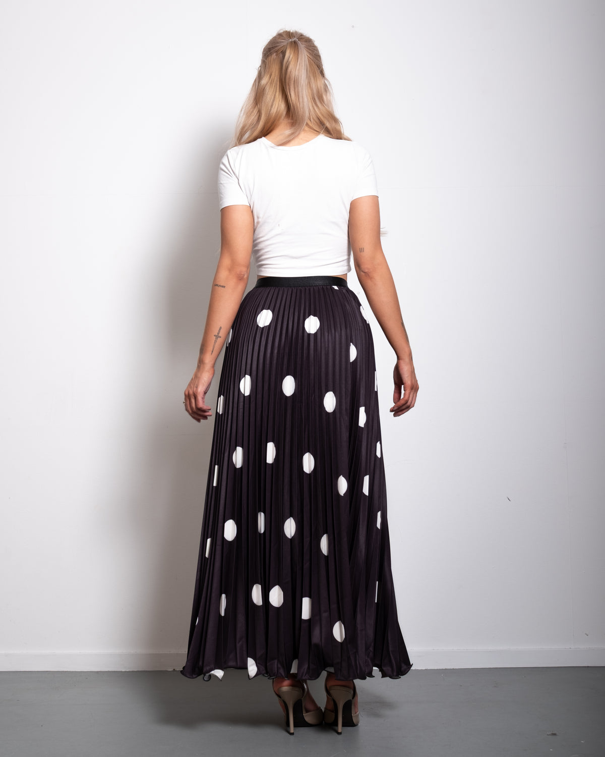 SEISHIKI STUDIO super stretchy flowy polkadot skirt black
