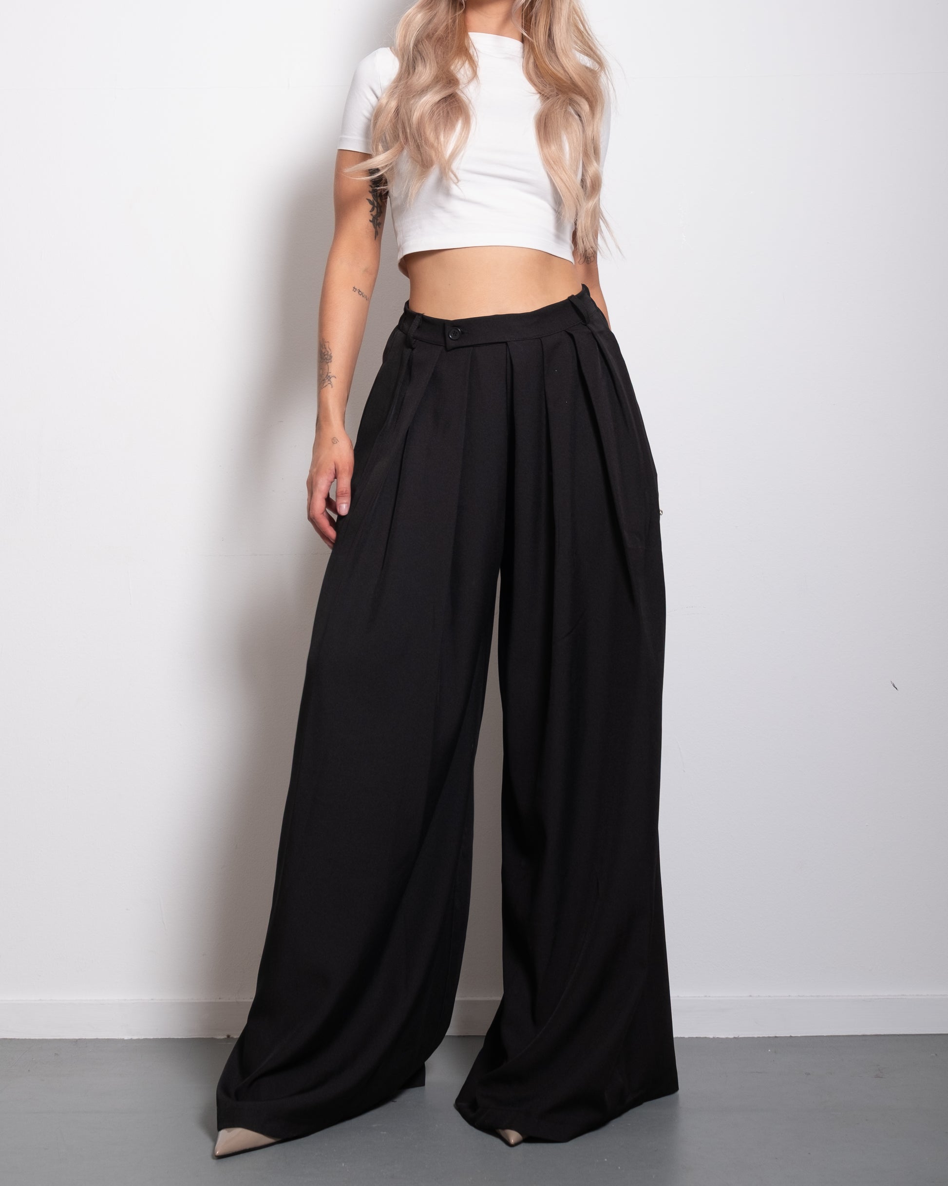 SEISHIKI STUDIO PLEATED STRETCHY ULTRA WIDE LEG PANTS BLACK