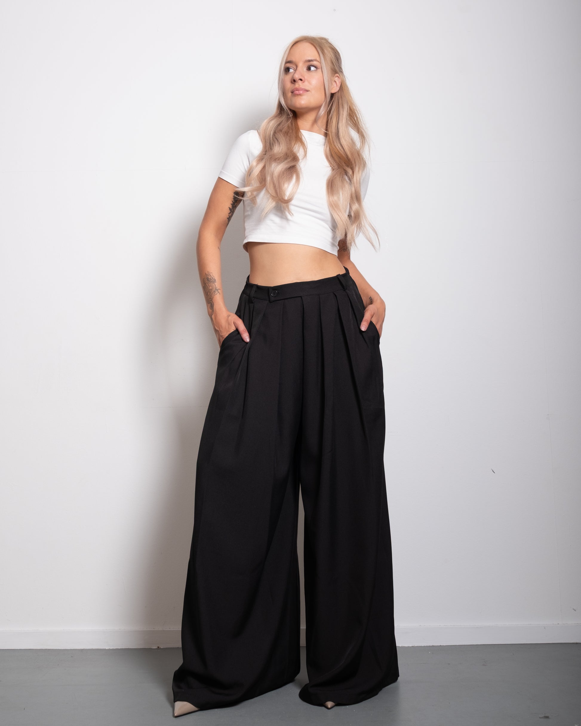SEISHIKI STUDIO PLEATED STRETCHY ULTRA WIDE LEG PANTS BLACK