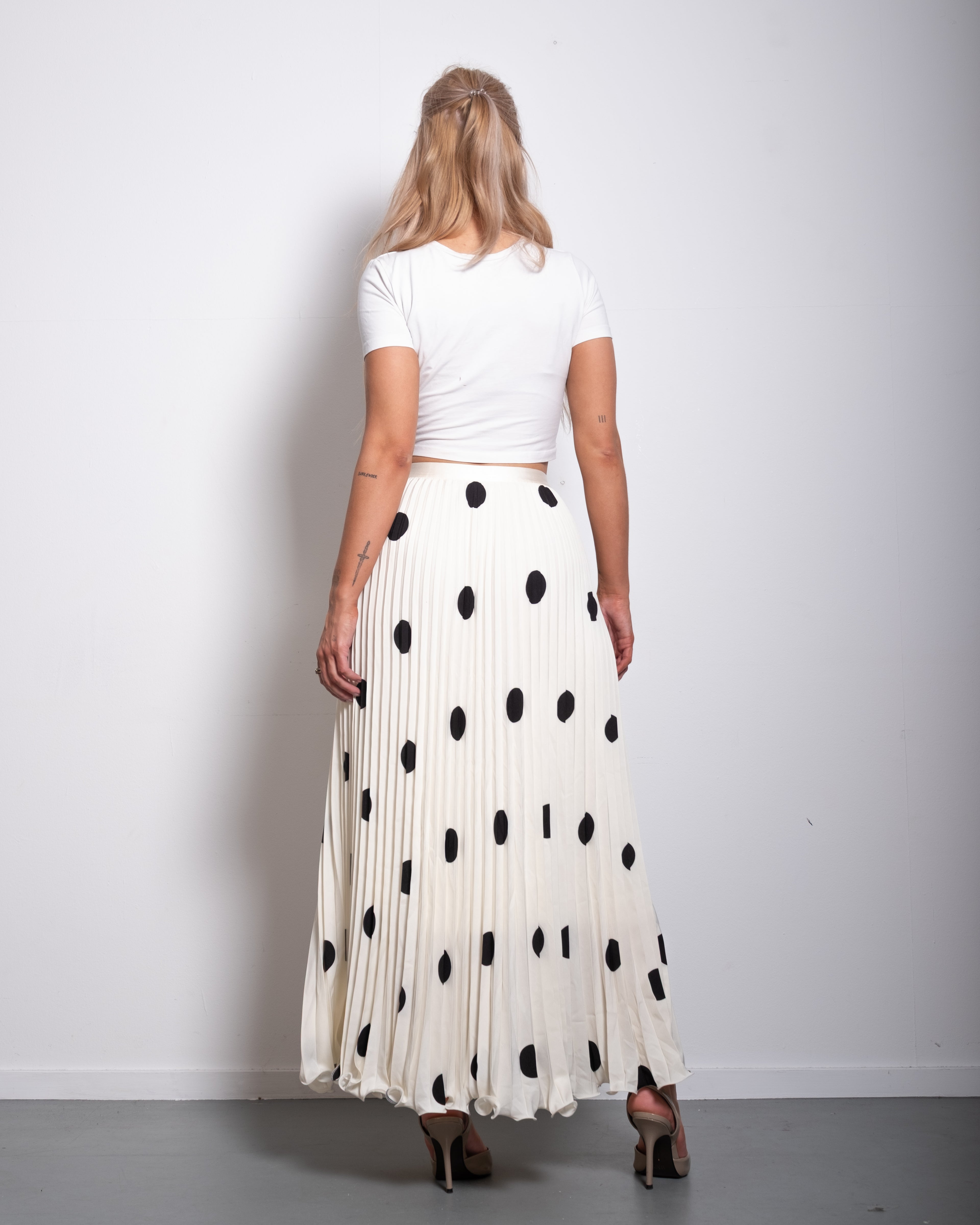 SEISHIKI STUDIO super stretchy flowy polakot skirt white