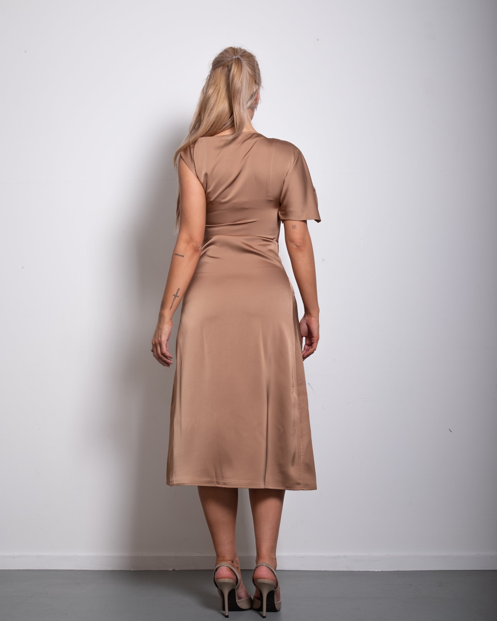 SEISHIKI STUDIO one shoulder draped champagne midi dress