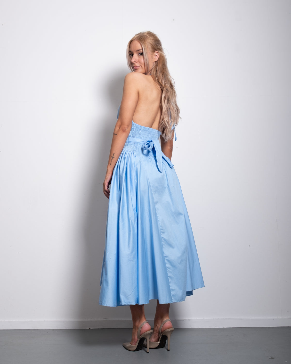SEISHIKI STUDIO cotton halter stretchy back midi dress pastel blue