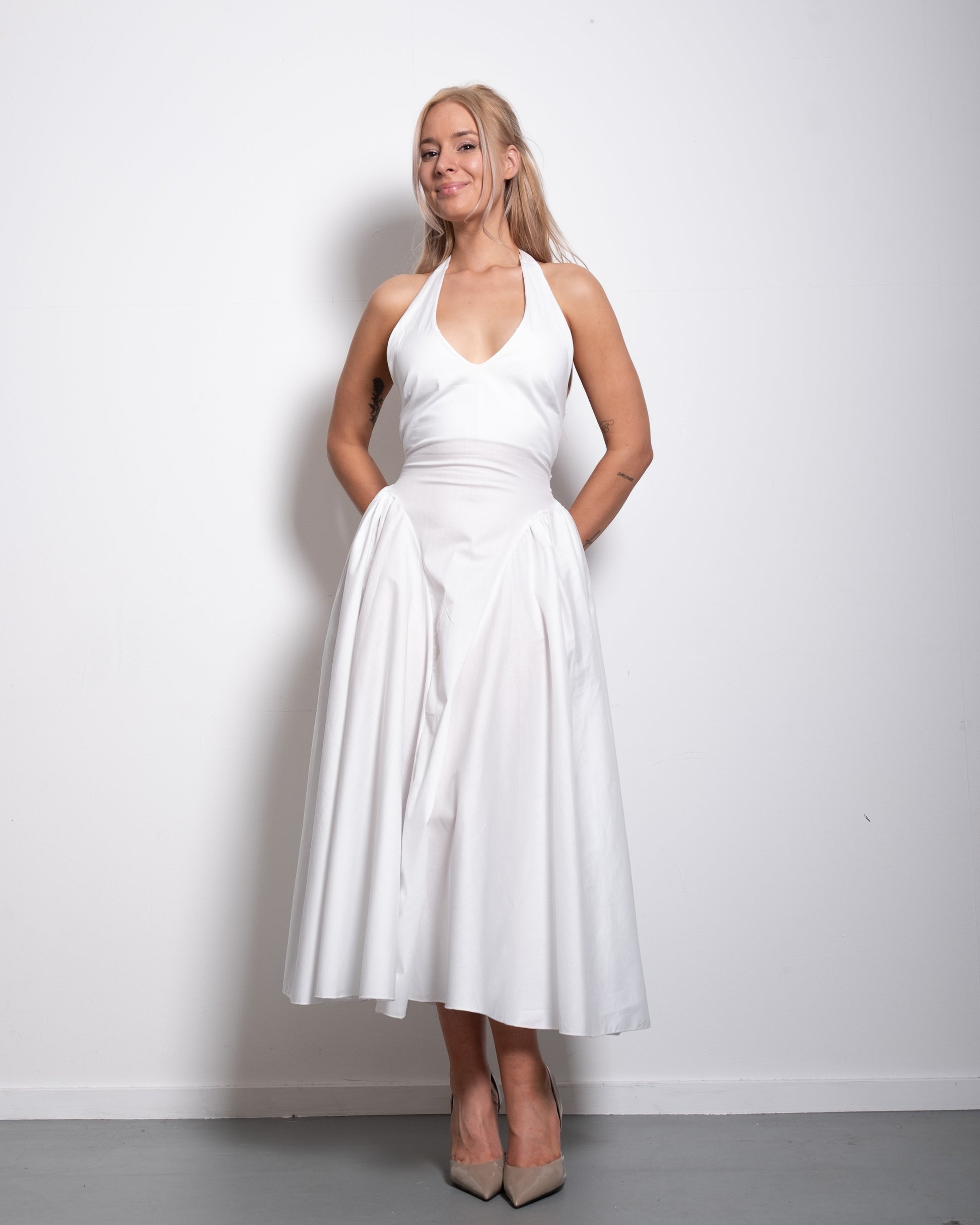 SEISHIKI STUDIO cotton halter stretchy back midi dress white