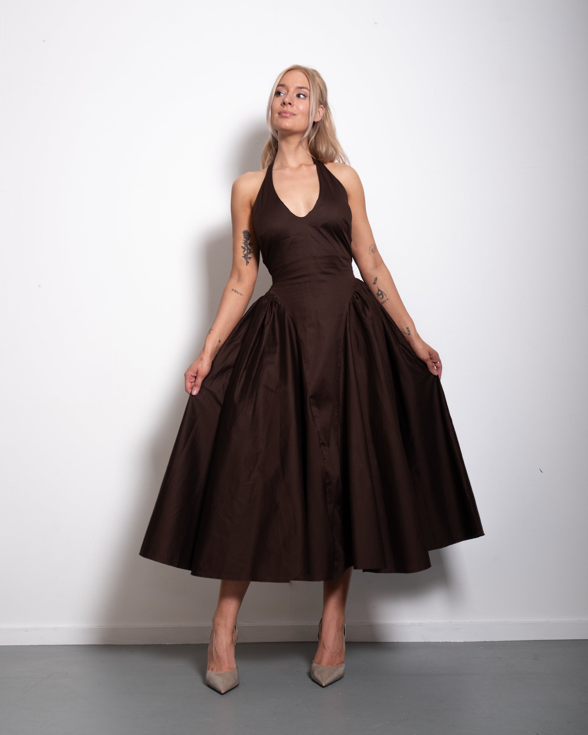 SEISHIKI STUDIO cotton halter stretchy back midi dress brown