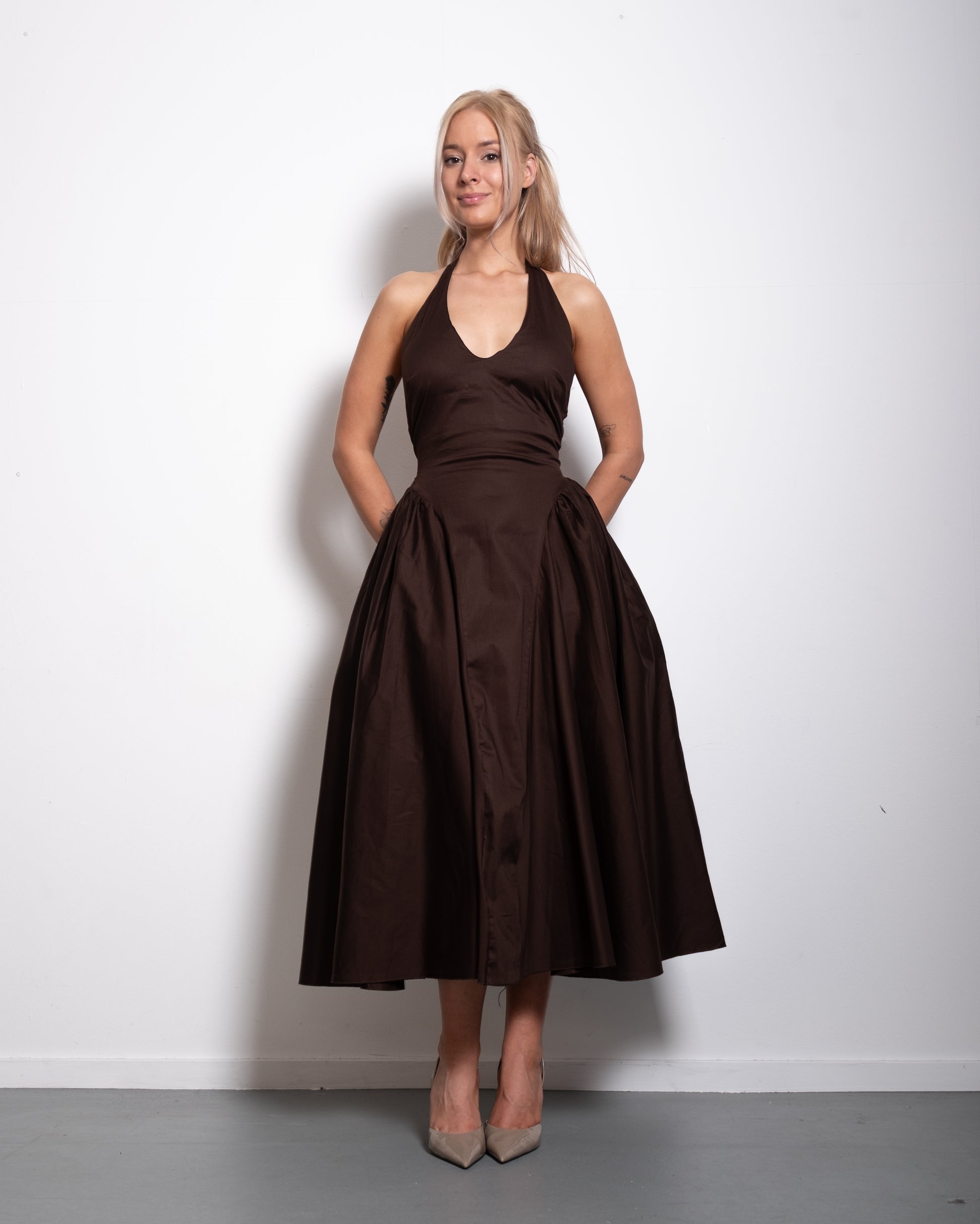 SEISHIKI STUDIO cotton halter stretchy back midi dress brown
