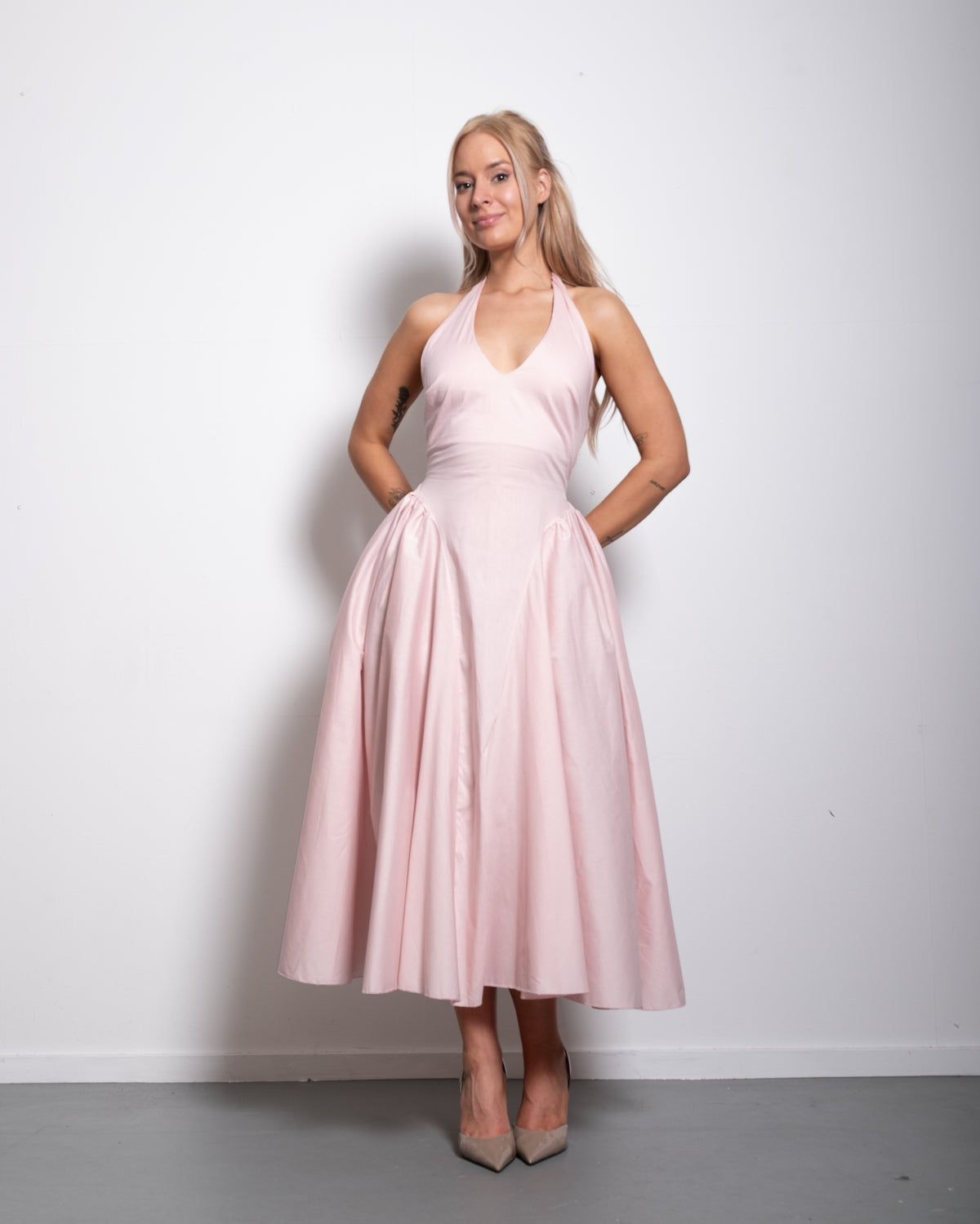 SEISHIKI STUDIO cotton halter stretchy back midi dress pastel pink
