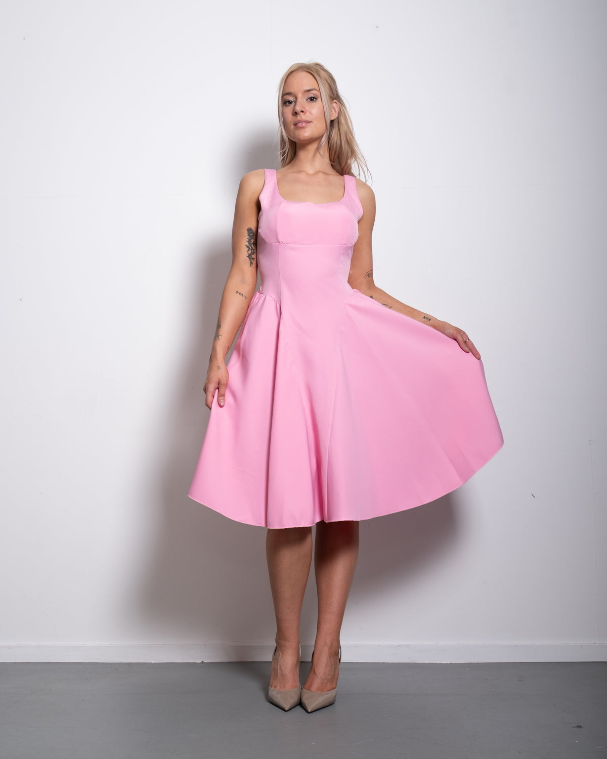 SEISHIKI STUDIO Open Back Bow Dress Pink
