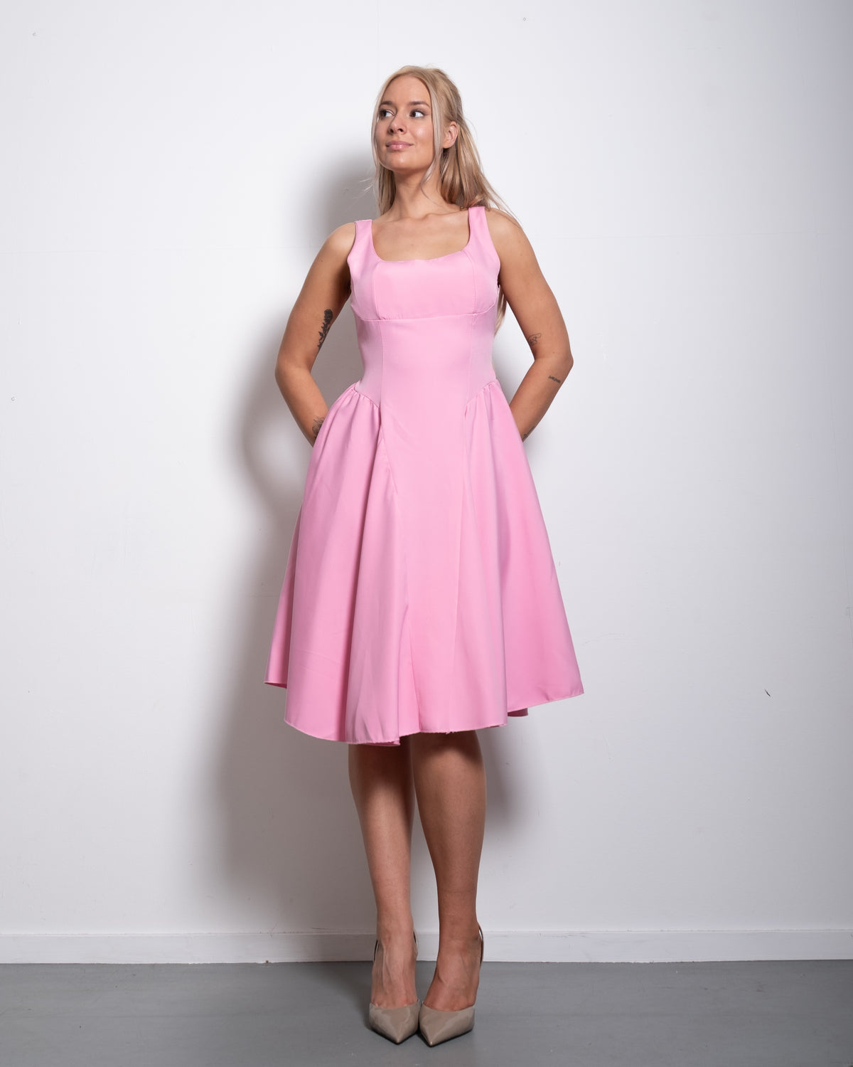 SEISHIKI STUDIO Open Back Bow Dress Pink