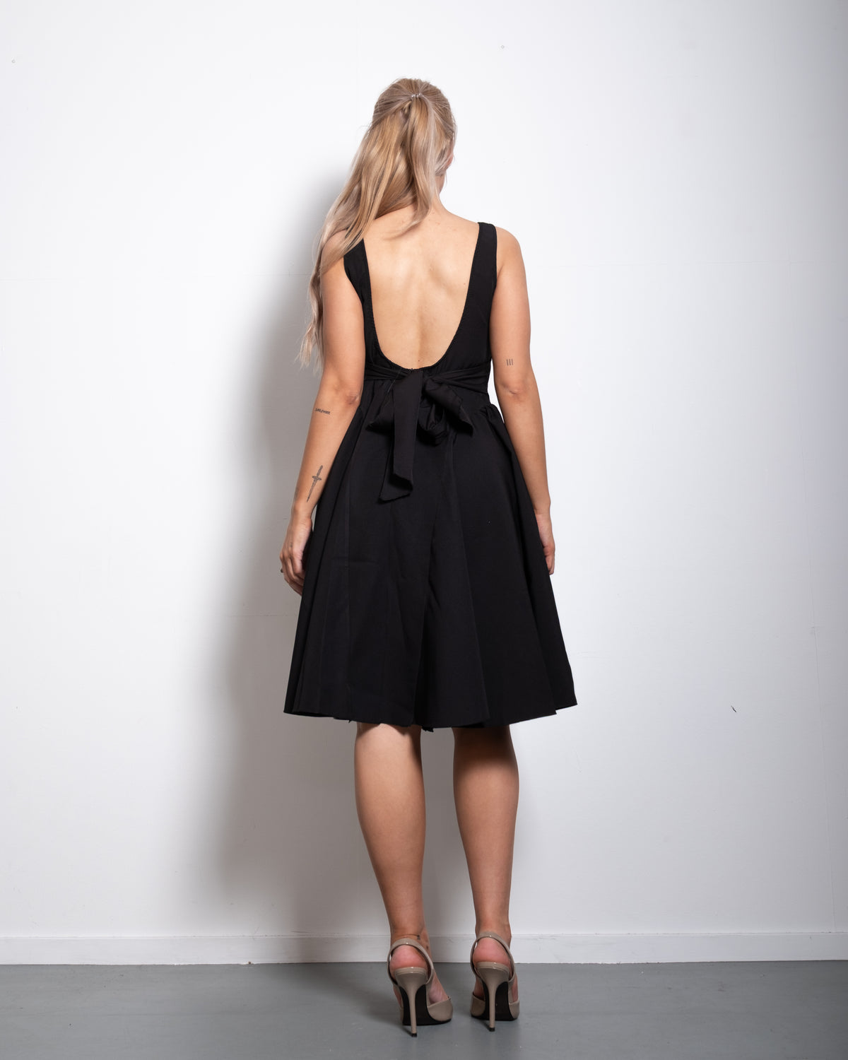 SEISHIKI STUDIO Open Back Bow Dress Black
