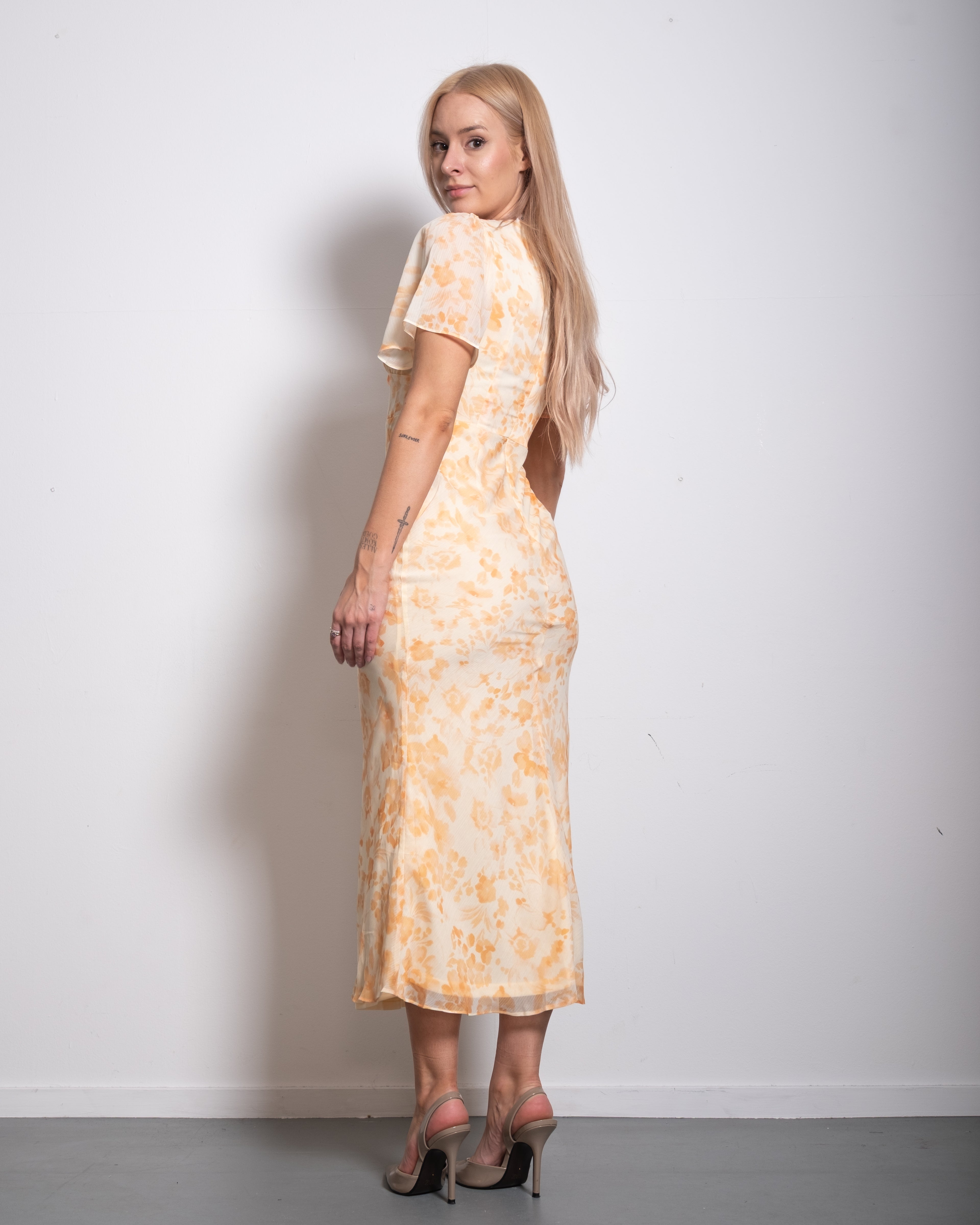SEISHIKI STUDIO v neck flare sleeve floral midi dress yellow