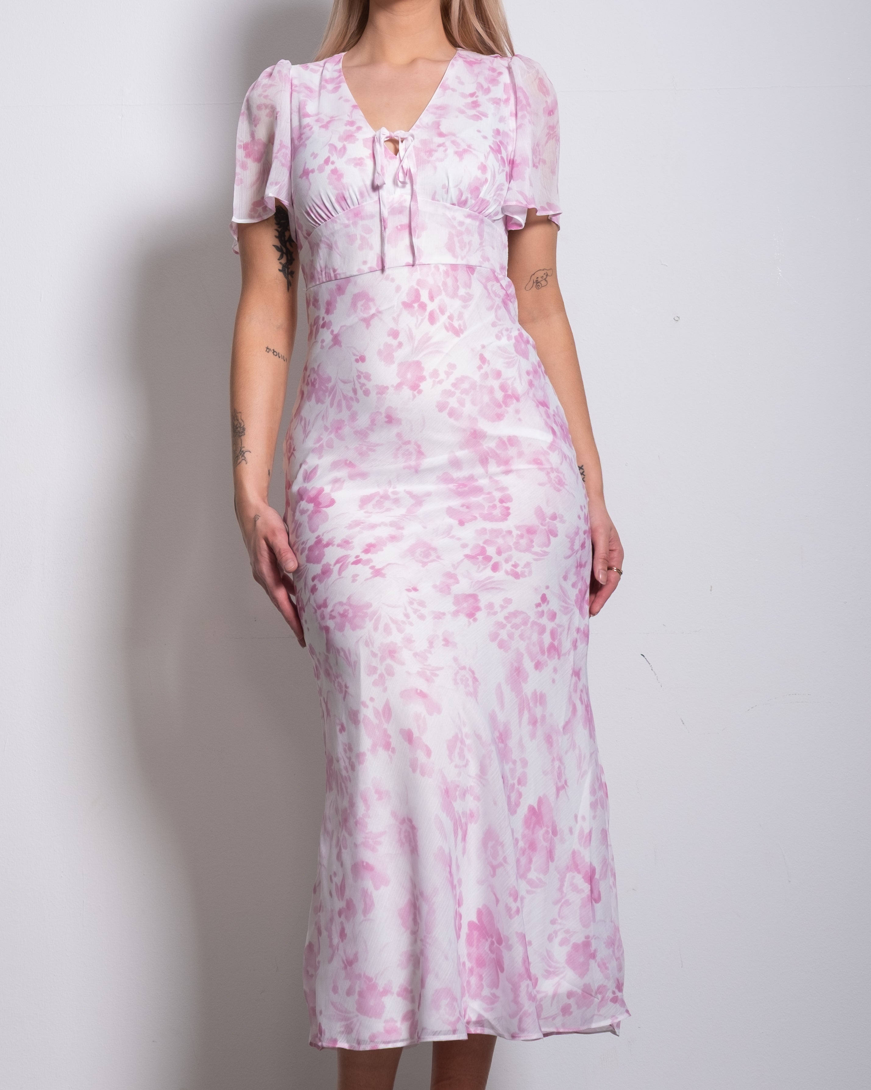 SEISHIKI STUDIO v neck flare sleeve floral midi dress pastel pink