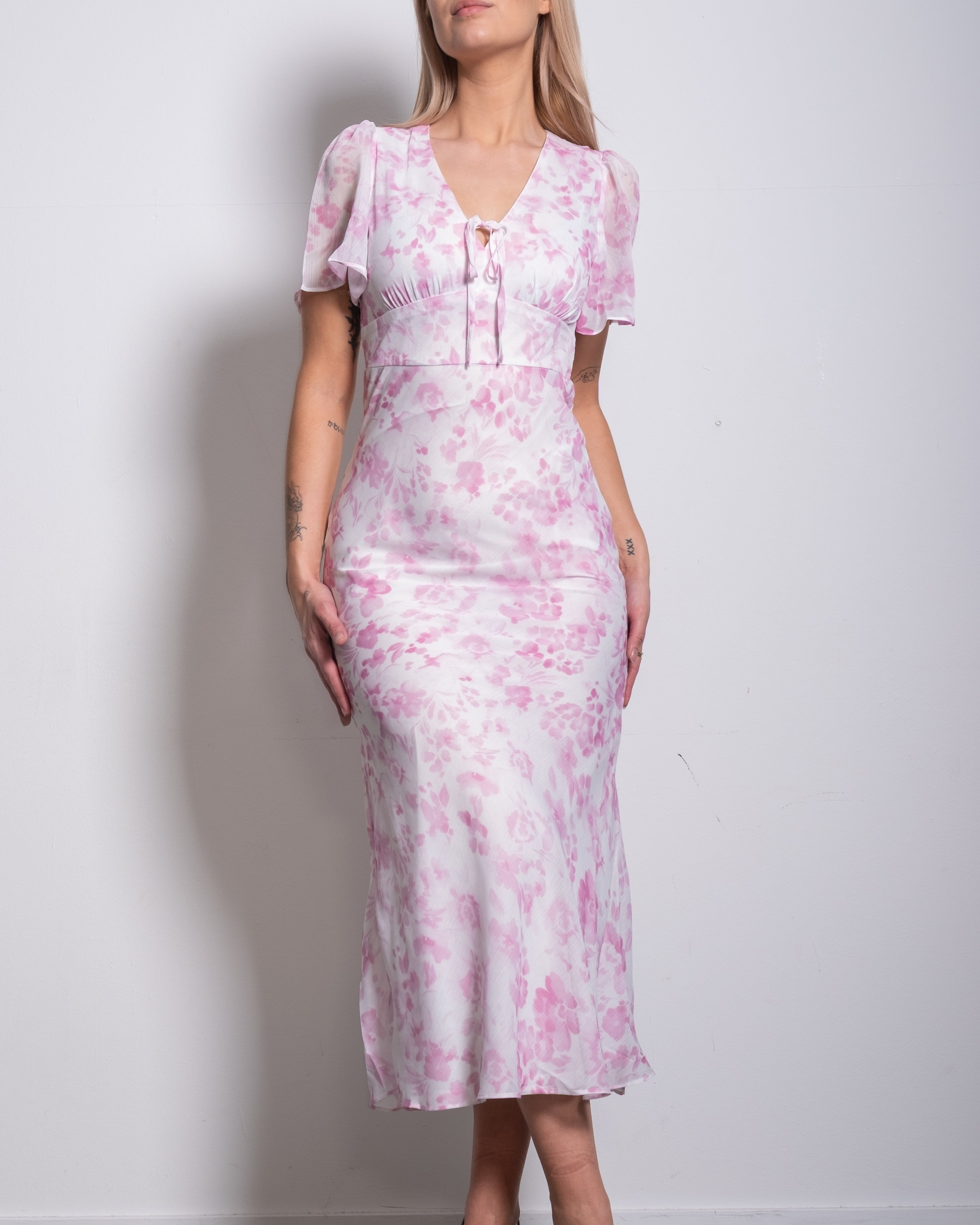 SEISHIKI STUDIO v neck flare sleeve floral midi dress pastel pink