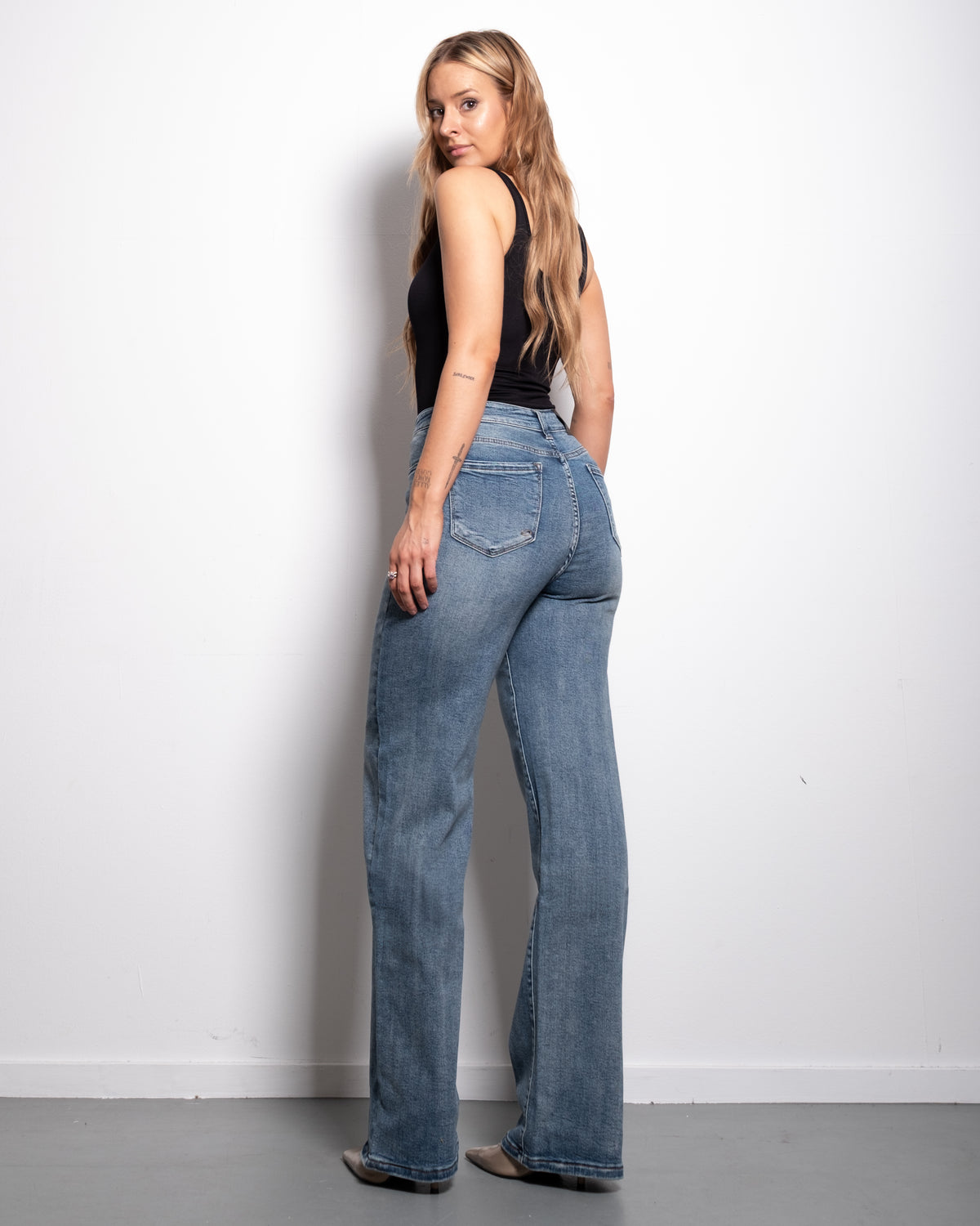 BUTTER FLEX - SUPER STRETCHY DARK WASH WIDE LEG JEANS WITH ACCENT SHADING - INSEAM 80CM - MESSHU - SEISHIKI STUDIO