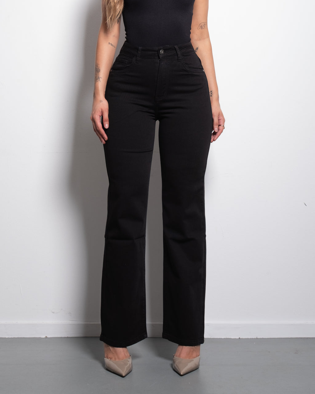 STRETCHY BLACK Straight Leg Jeans | SEISHIKI STUDIO